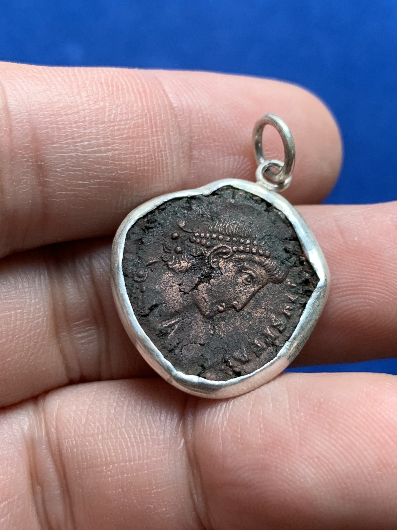 《竞宝斋》第205场-周日，周一 2场 (全场包邮) 古罗马铜币，银圈吊坠 随形银圈比较好看