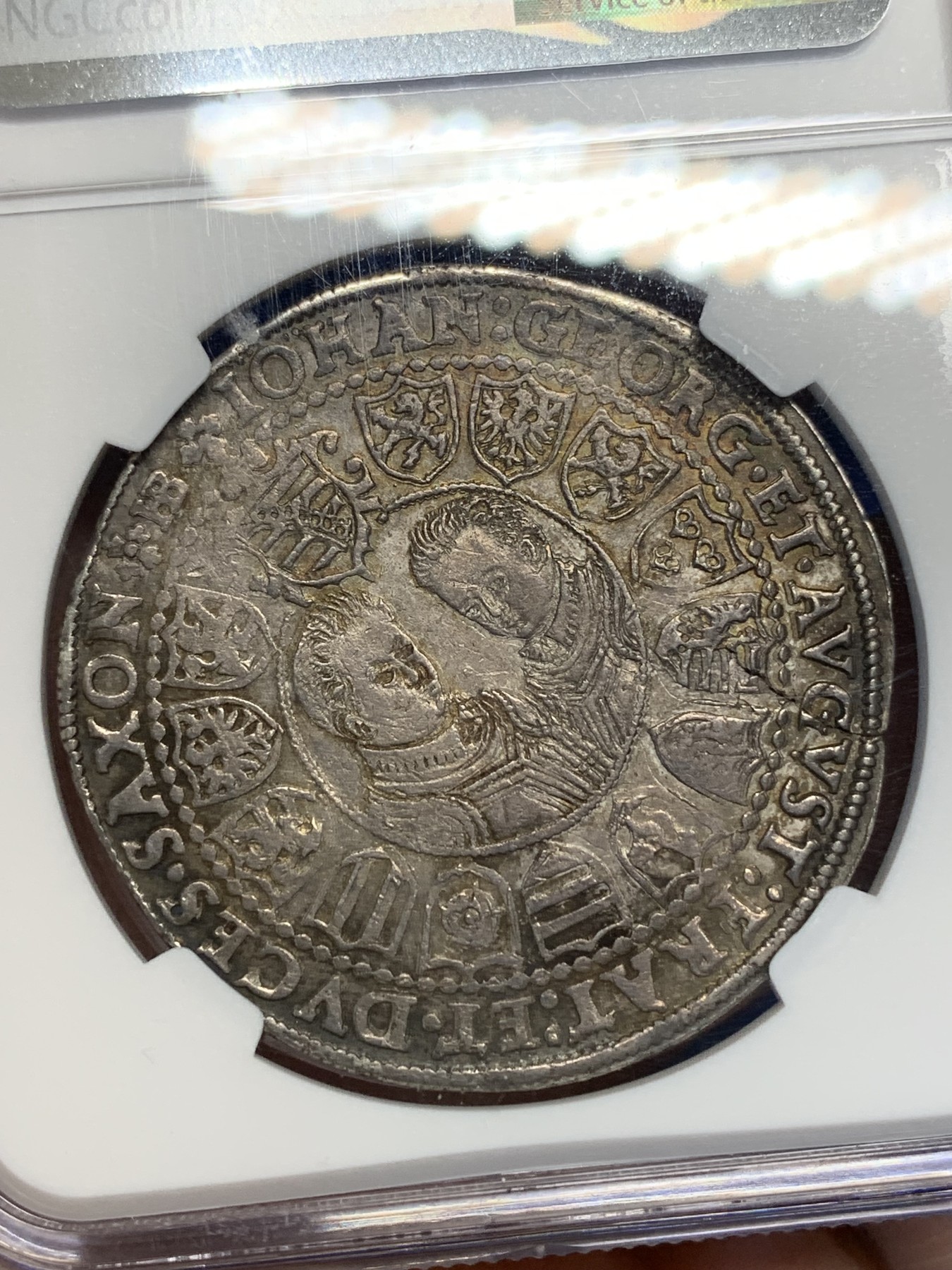 《竞宝斋》第205场-周日，周一 2场 (全场包邮) NGC AU50德国萨克森1602年三兄弟武士剑老泰勒 银币 深彩包浆细节非常好