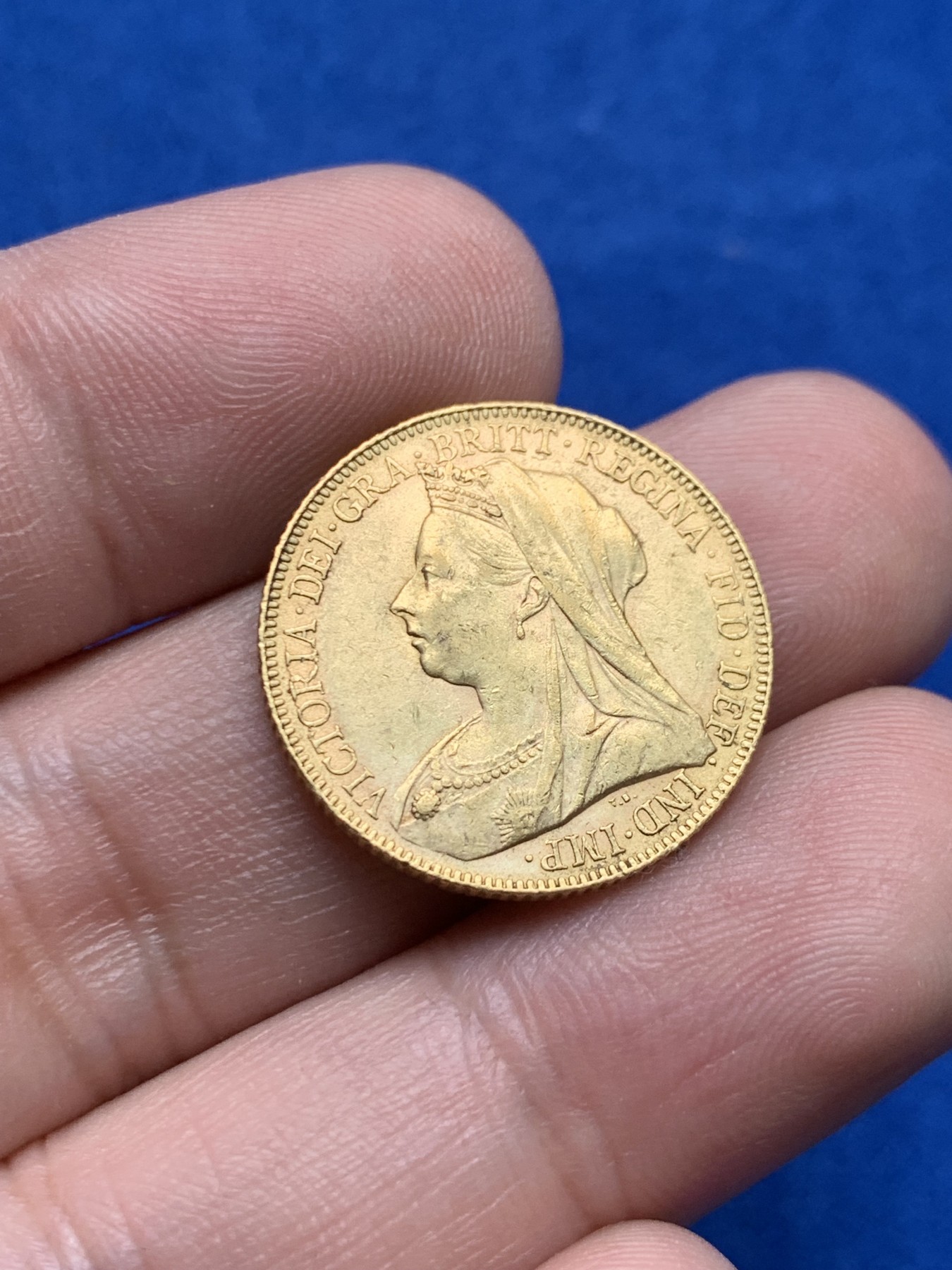 《竞宝斋》第205场-周日，周一 2场 (全场包邮) 英国1900年老维批纱马剑金币 8克金 细节状态都不错