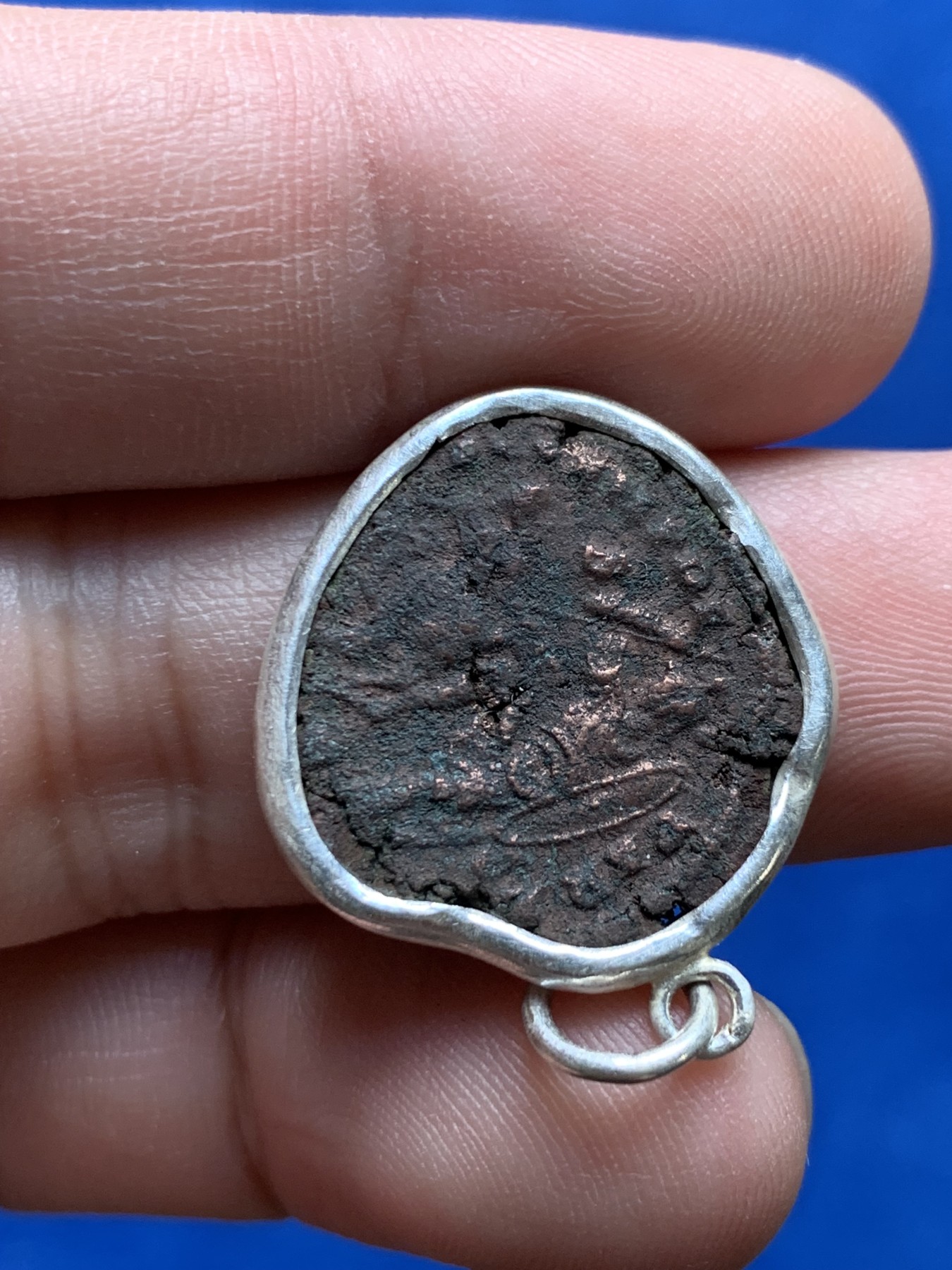 《竞宝斋》第205场-周日，周一 2场 (全场包邮) 古罗马铜币，银圈吊坠 随形银圈比较好看