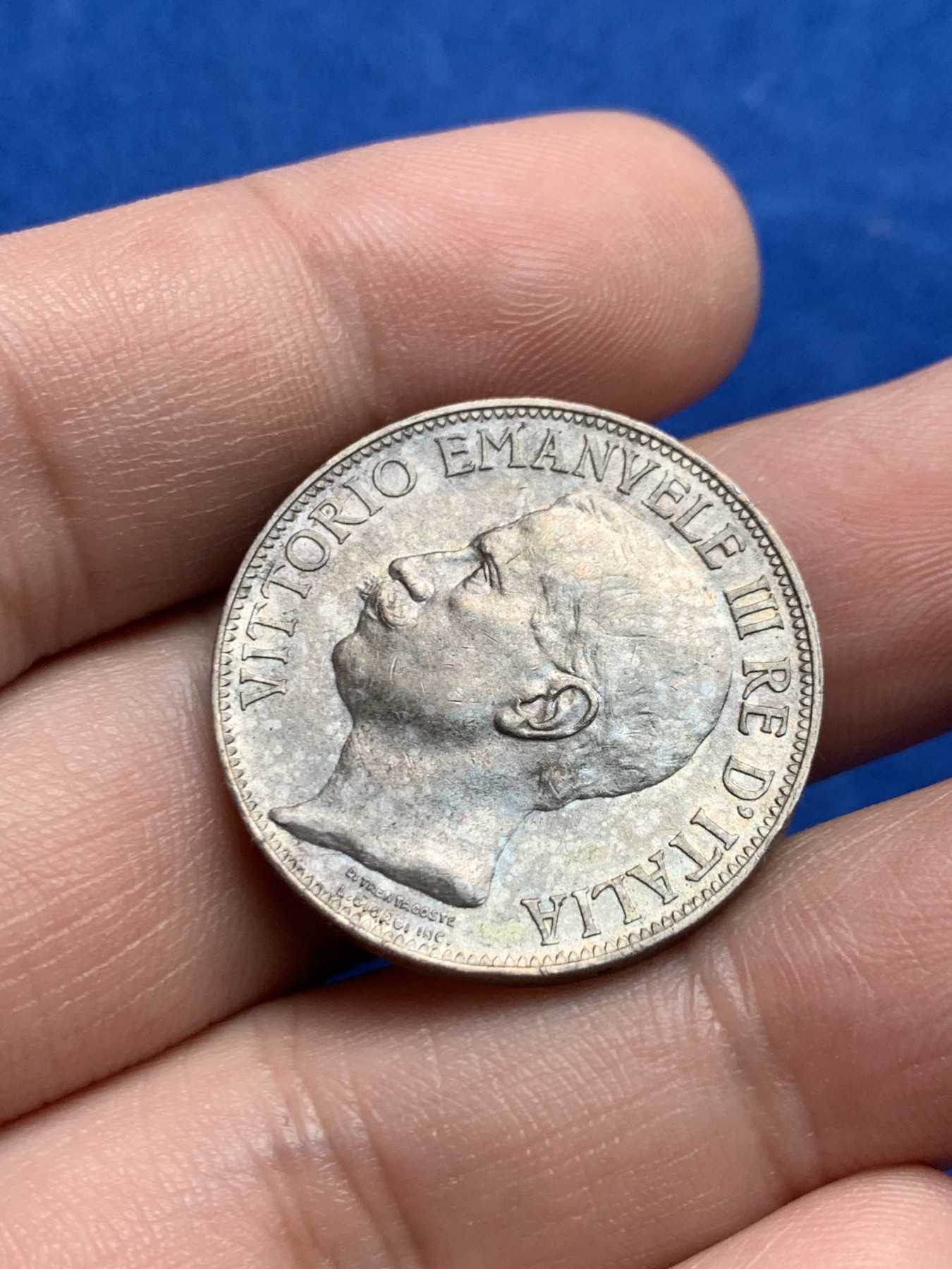 《竞宝斋》第205场-周日，周一 2场 (全场包邮) 意大利王国 1911年 建国50年纪念2里拉银币 经典托奶图案 深包浆 色泽好