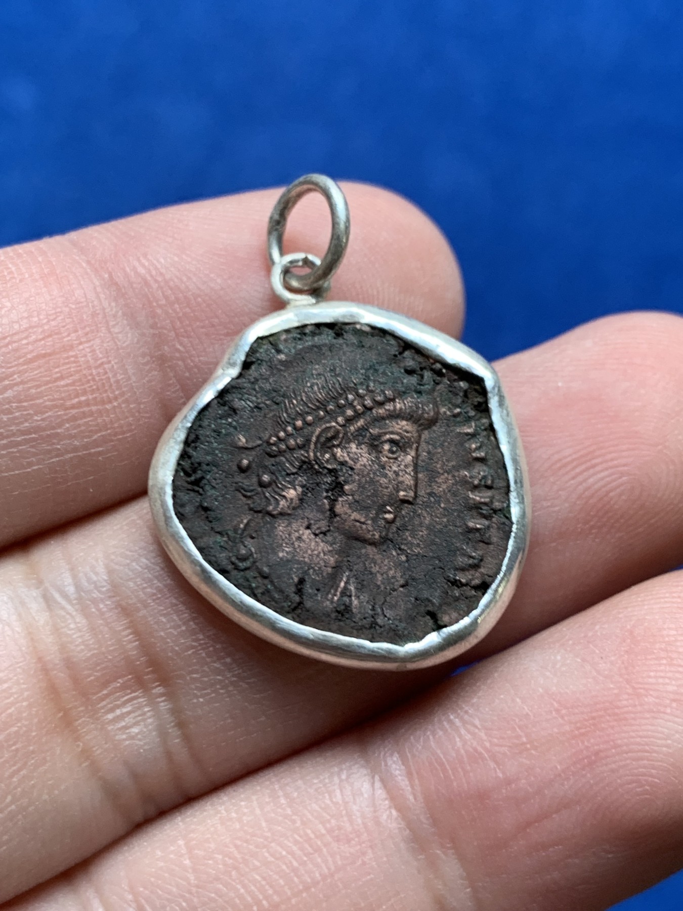 《竞宝斋》第205场-周日，周一 2场 (全场包邮) 古罗马铜币，银圈吊坠 随形银圈比较好看