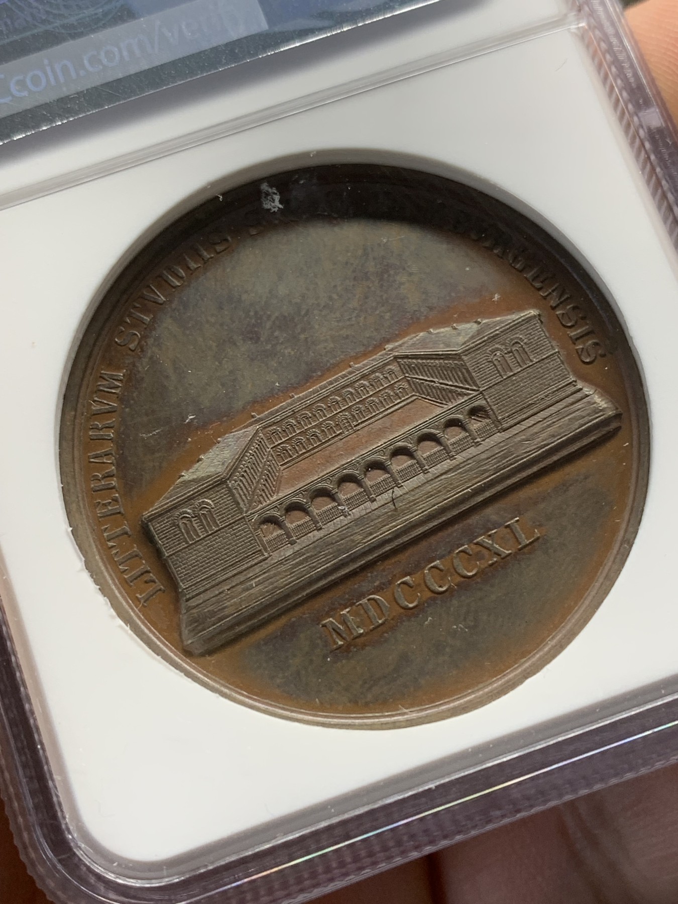 《竞宝斋》第205场-周日，周一 2场 (全场包邮) NGC MS62 德国 1840 约翰尼姆学院 建筑大铜章 加厚盒装 高浮雕