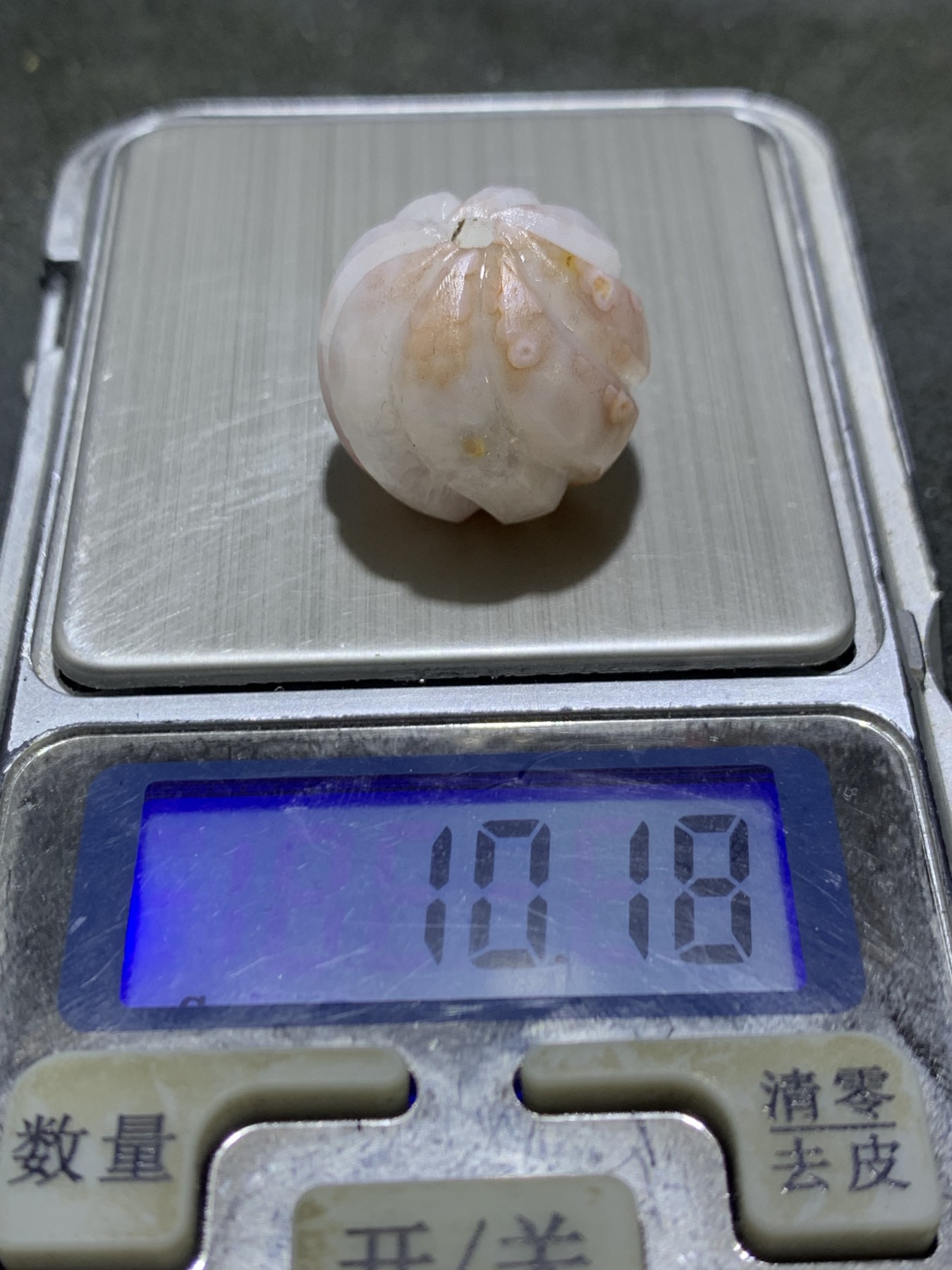 精美亚光冰飘战国红玛瑙手工雕刻转纹2.0瓜珠一颗！