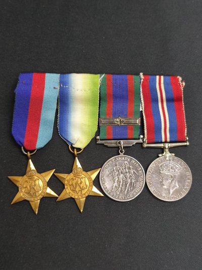 老王徽章拍卖第九期 - 英联邦加拿大二战四联排奖章 二战纪念章和志愿者服役奖章（带海外服役勋条）为银质 另外两枚为大西洋之星和二战之星
