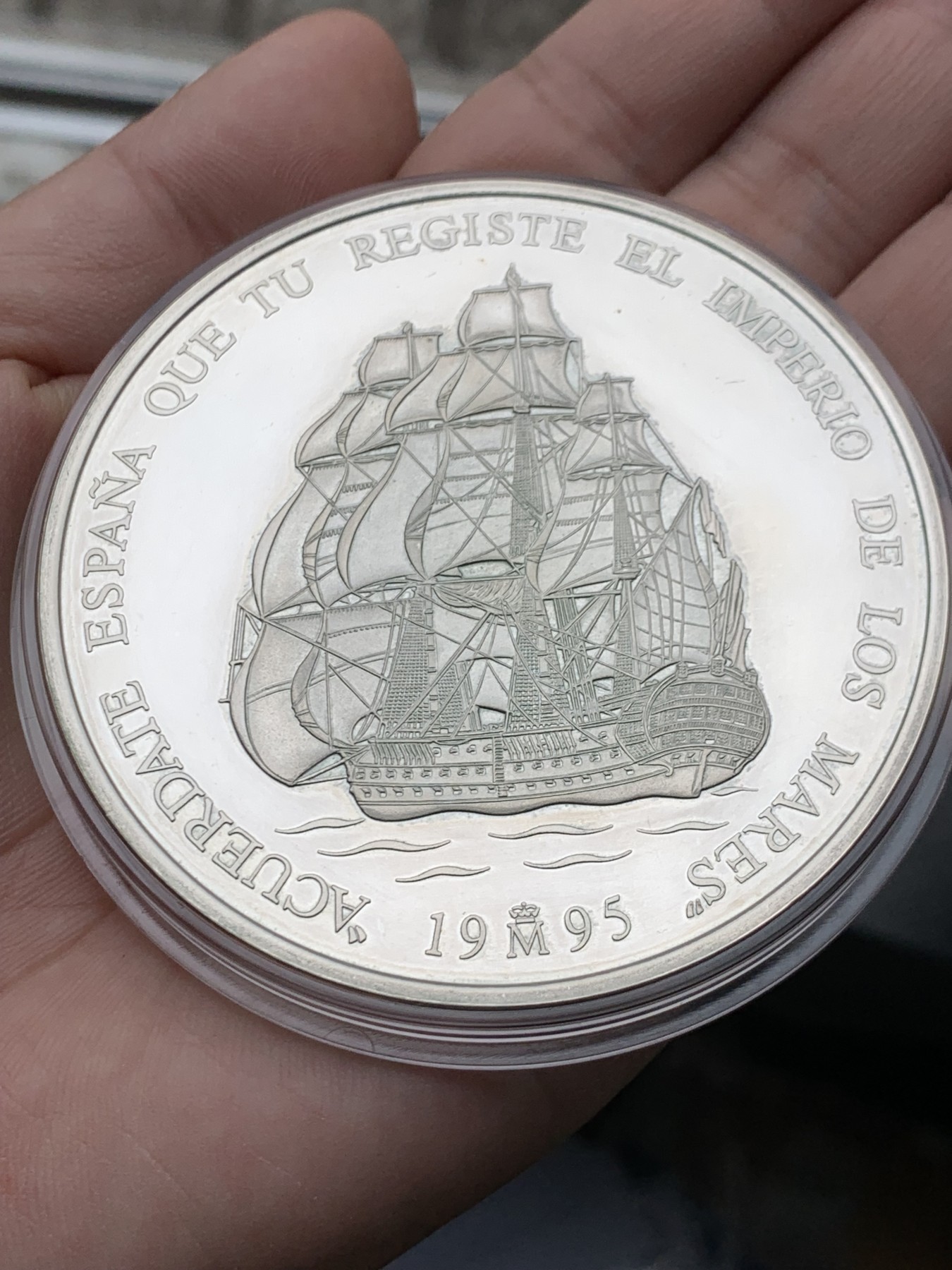 《竞宝斋》第205场-周日，周一 2场 (全场包邮) 西班牙1995年特立尼达战舰25ECU银币 168.75克，925银，原木盒