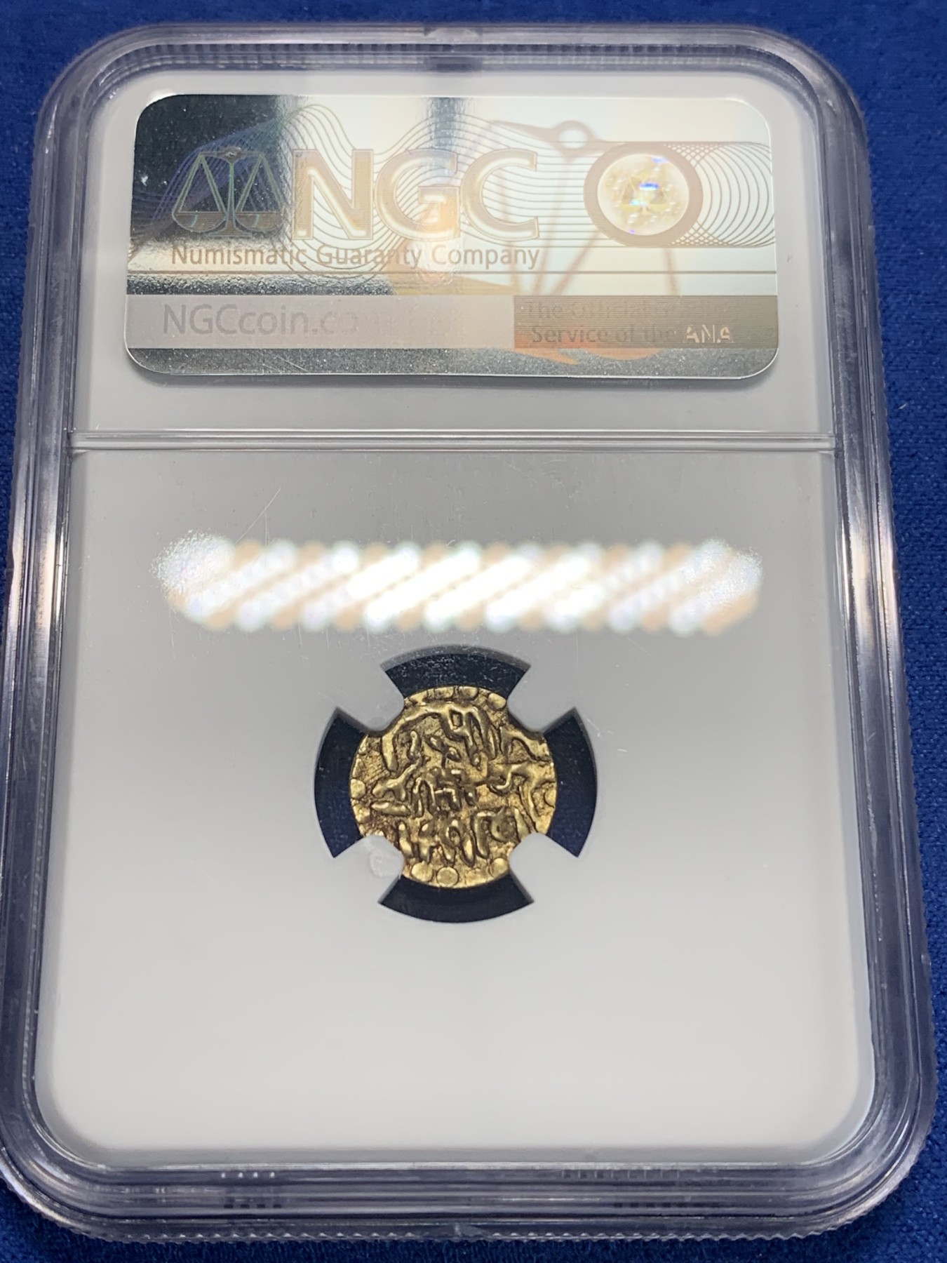 《竞宝斋》第205场-周日，周一 2场 (全场包邮) NGC-MS63  回历1016-46年 印度尼西亚 伊斯坎达·慕达1kupang金币 虽小但足重 能上MS的非常稀少