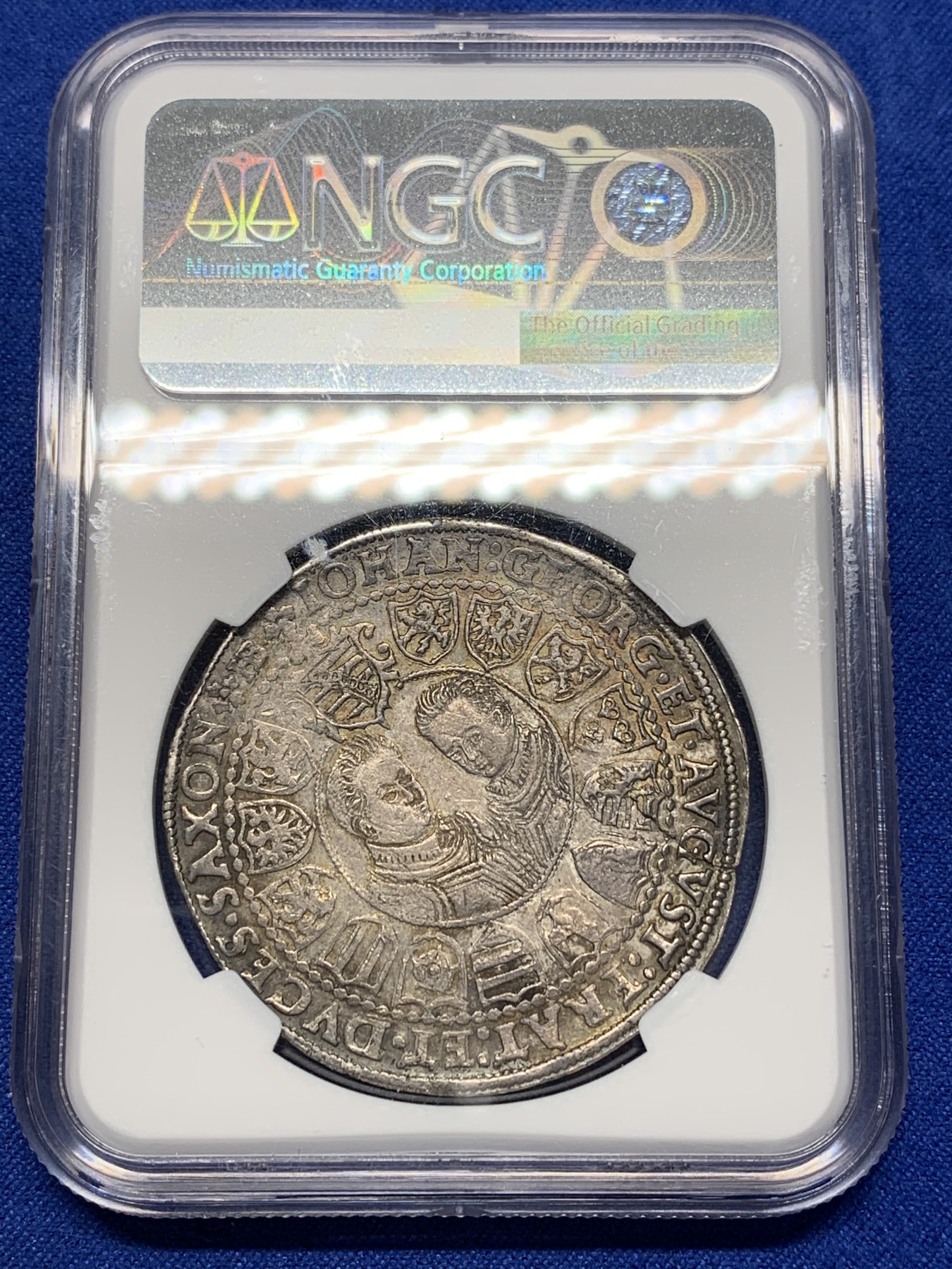 《竞宝斋》第205场-周日，周一 2场 (全场包邮) NGC AU50德国萨克森1602年三兄弟武士剑老泰勒 银币 深彩包浆细节非常好