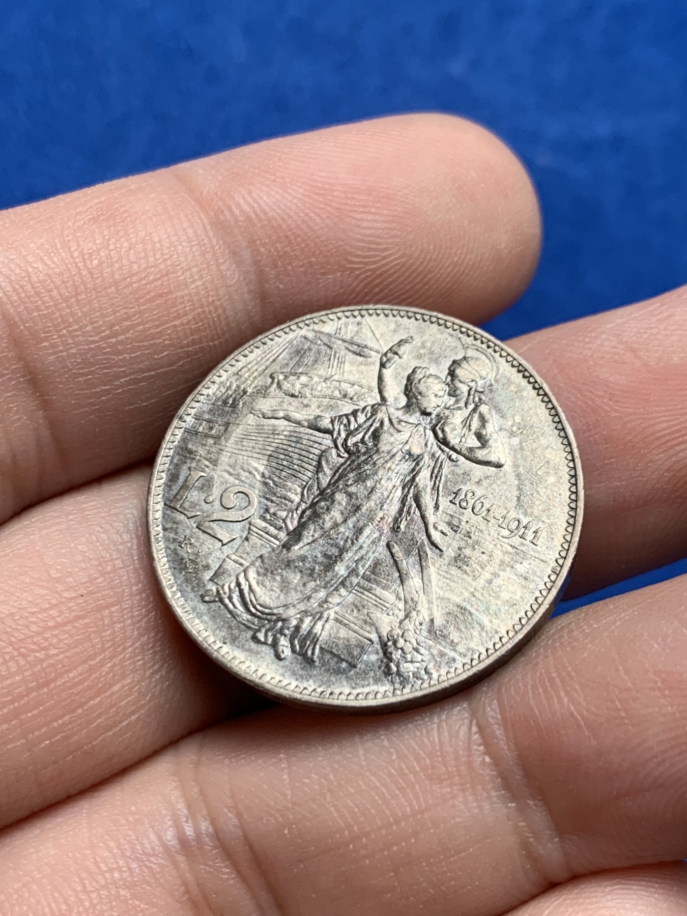 《竞宝斋》第205场-周日，周一 2场 (全场包邮) 意大利王国 1911年 建国50年纪念2里拉银币 经典托奶图案 深包浆 色泽好