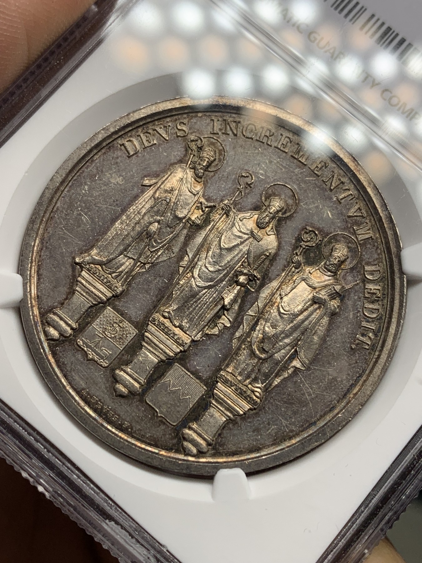 《竞宝斋》第205场-周日，周一 2场 (全场包邮) NGC-MS61 1843年德国巴伐利亚维尔茨堡大教堂教区成立1100周年纪念银章，直径约41mm,淡金色包浆，非常漂亮。