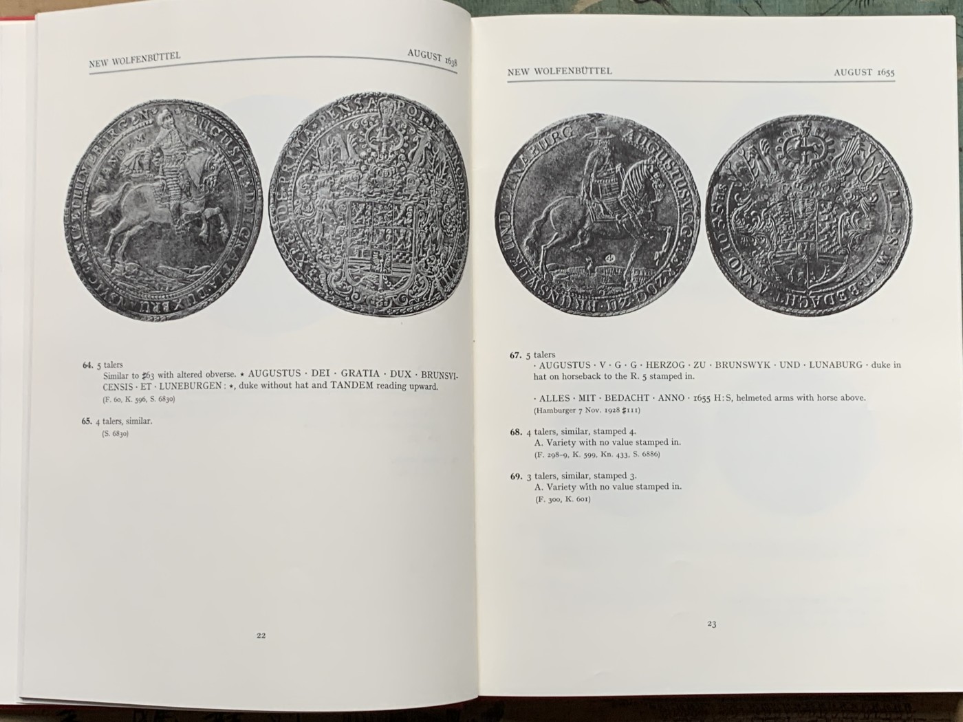 《竞宝斋》第205场-周日，周一 2场 (全场包邮) 精装本 达文波特世界大规格银币目录 囊括各国2泰勒到16泰勒超大规格银币，精装杂志大小既是目录本身也是收藏品保存的极好