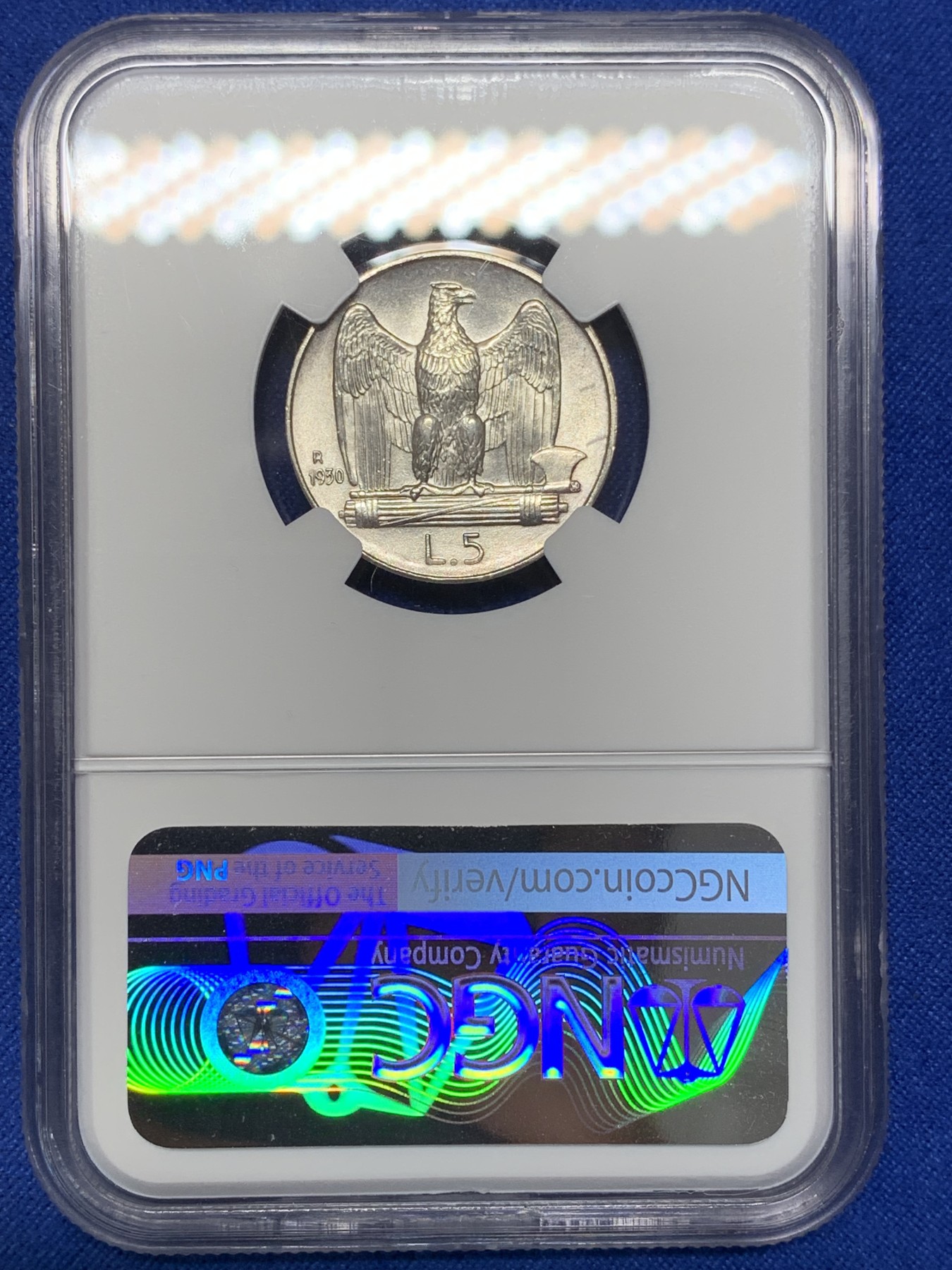 《竞宝斋》第205场-周日，周一 2场 (全场包邮) NGC MS63 意大利1930年5里拉立鹰银币 光度、压印细节都很好 铸纹清洗、币边锐利 被压分太狠了