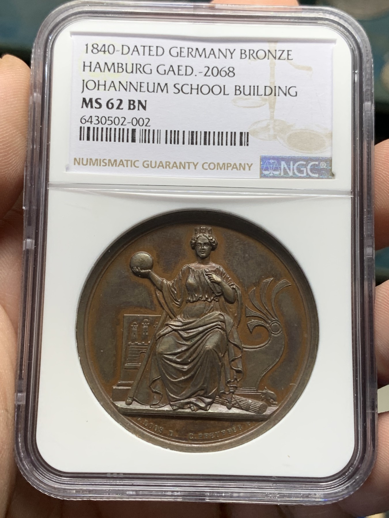 《竞宝斋》第205场-周日，周一 2场 (全场包邮) NGC MS62 德国 1840 约翰尼姆学院 建筑大铜章 加厚盒装 高浮雕