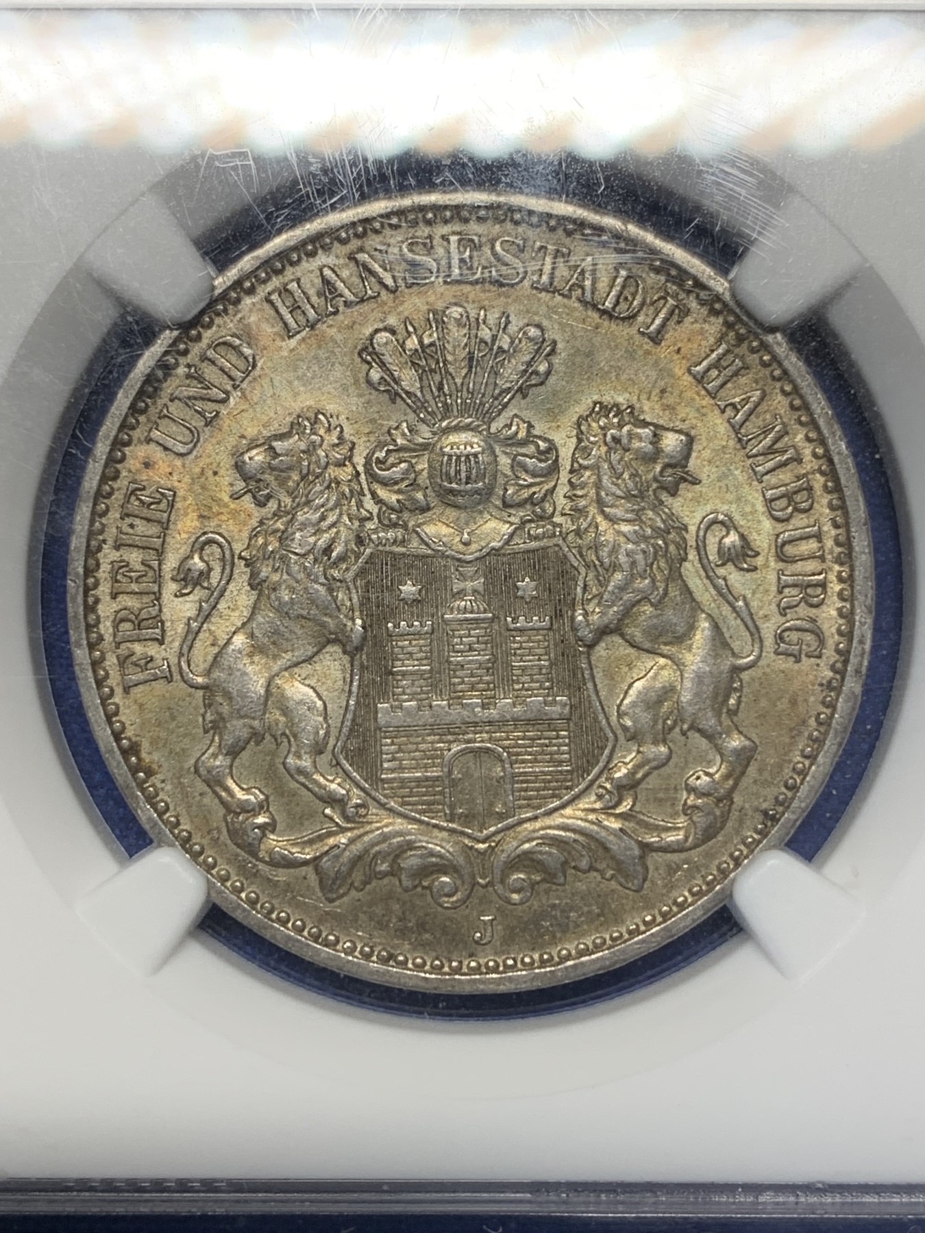 《竞宝斋》第205场-周日，周一 2场 (全场包邮) NGC- MS62 德国1911年汉堡自由市3马克银币，图案精美，纹饰优雅，历史价值浓郁。原汁原味金黄色百年老包浆，非常漂亮，获得更高的评分数量才54枚，高分不多。