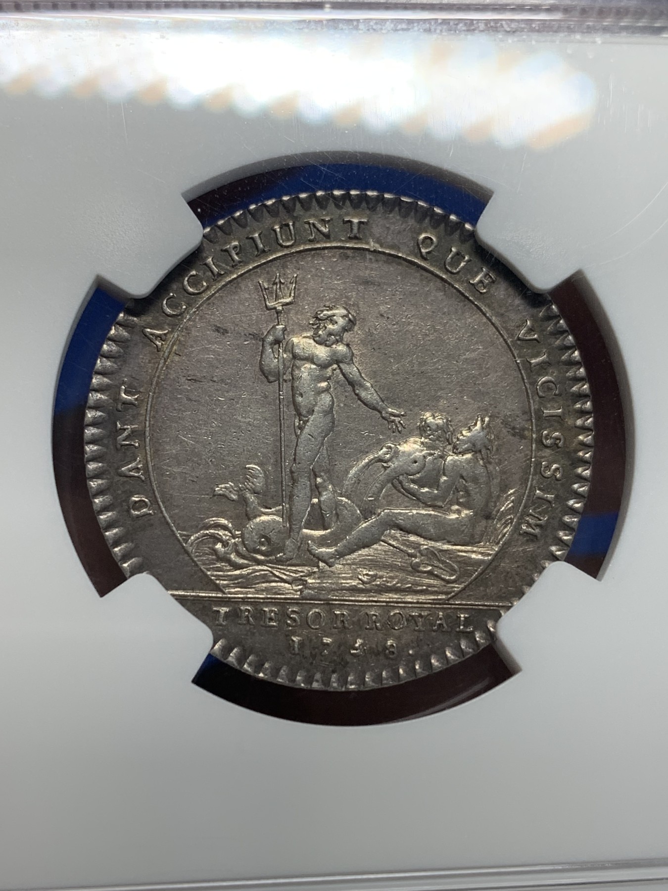 《竞宝斋》第205场-周日，周一 2场 (全场包邮) NGC-XFD 法国 1758 路易十五 银质代币JETON 严评 老包浆原始状态 两面打制居中 细节清晰 包浆和品相难得 有代币目录专属代号