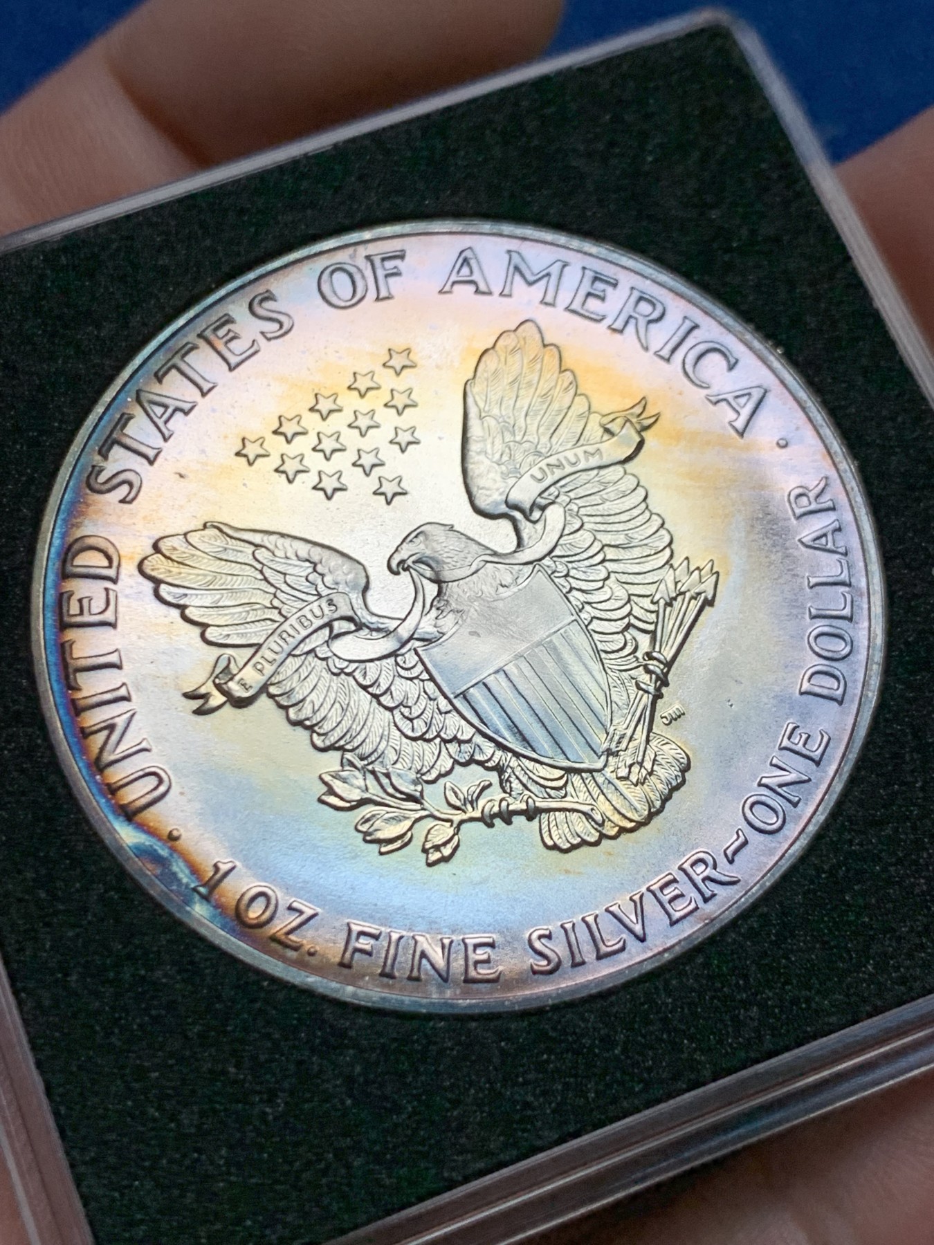 《竞宝斋》第205场-周日，周一 2场 (全场包邮) 1987年美国行走女神1盎司31.1克纯银币 背面绝美紫金环彩 无划痕 无斑点 品相无可挑剔