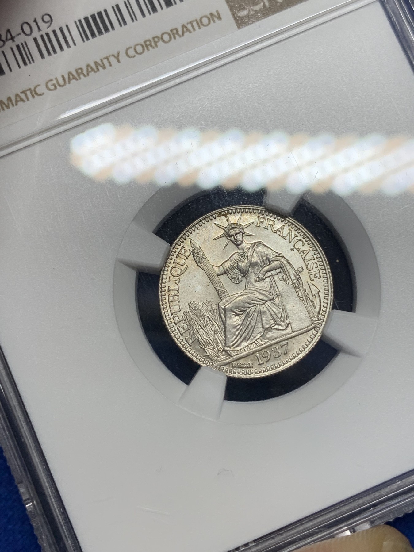 《竞宝斋》第205场-周日，周一 2场 (全场包邮) NGC-MS64 1937年 法属印度支那10分银币 两面转光深打 高品细节好