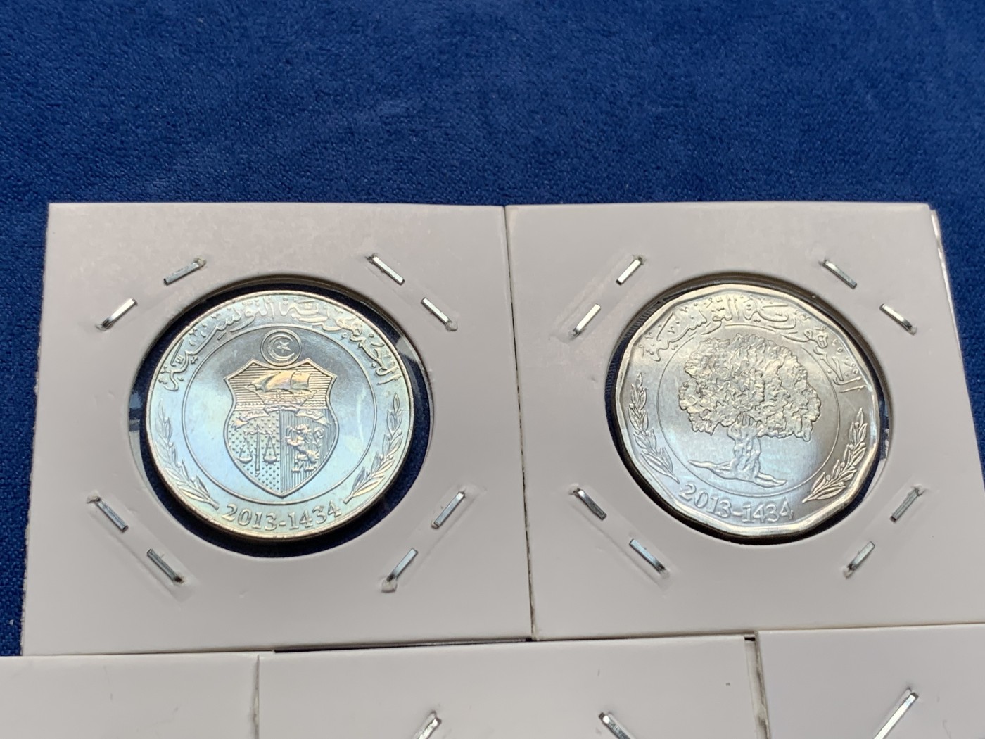 《竞宝斋》第205场-周日，周一 2场 (全场包邮) 突尼斯2013年清年份套币，10米利姆-2第纳尔8枚大全，unc-bu好品，全套币有不同程度与样式的彩色包浆，低面值全网难寻！