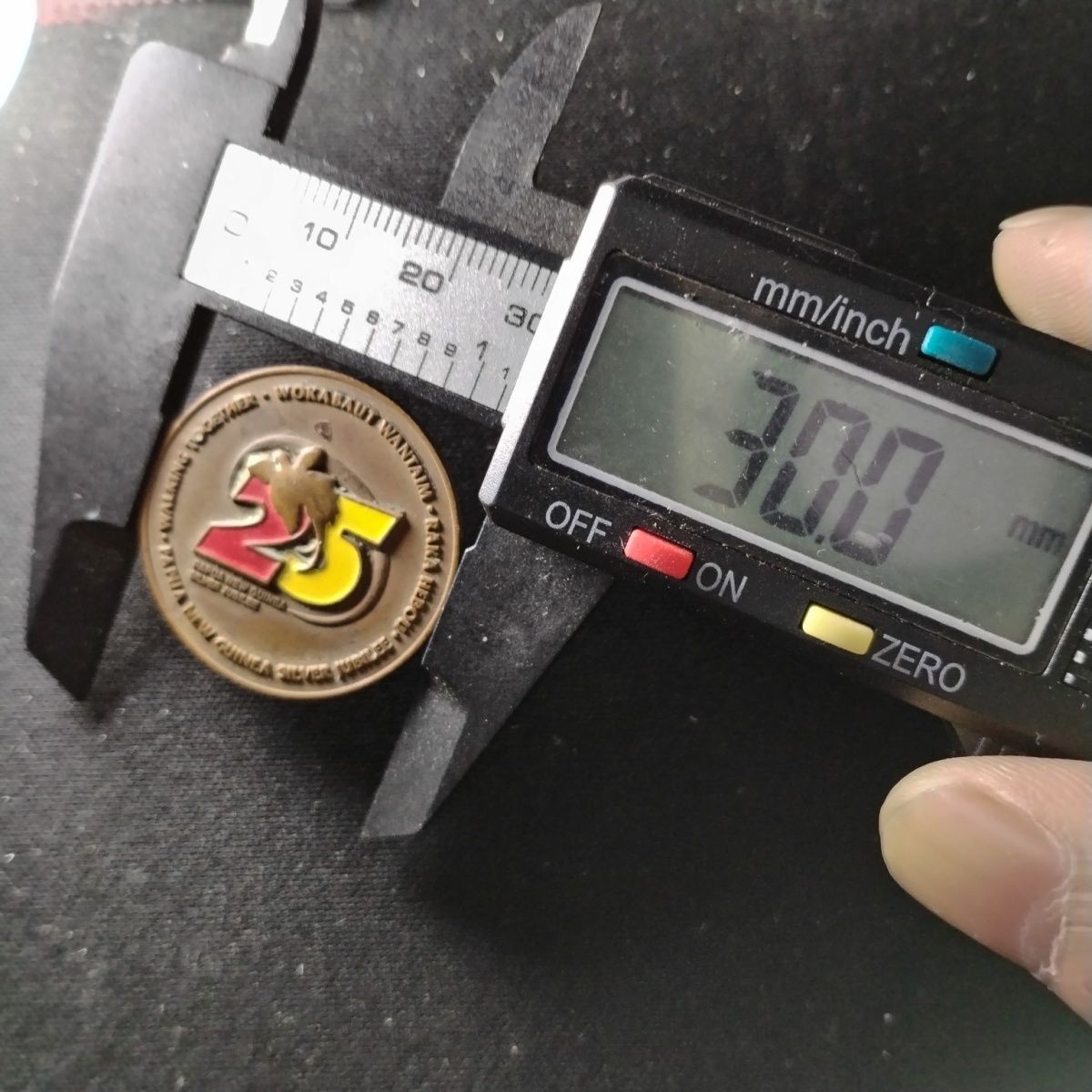钱币49场 巴布亚新几内亚25周年纪念章4905