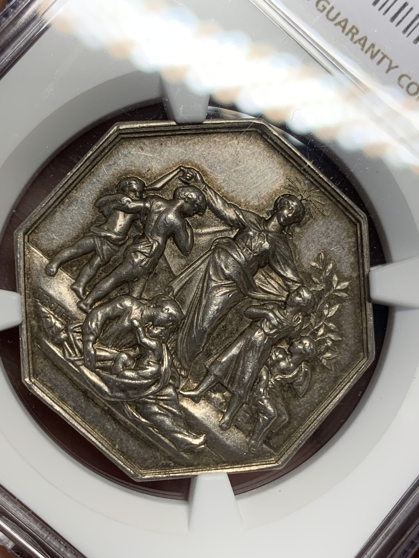 《竞宝斋》第205场-周日，周一 2场 (全场包邮) NGC MS62 法国 1878 奥尔良 慈善会 银质八角代币 细节丰富 极少品种