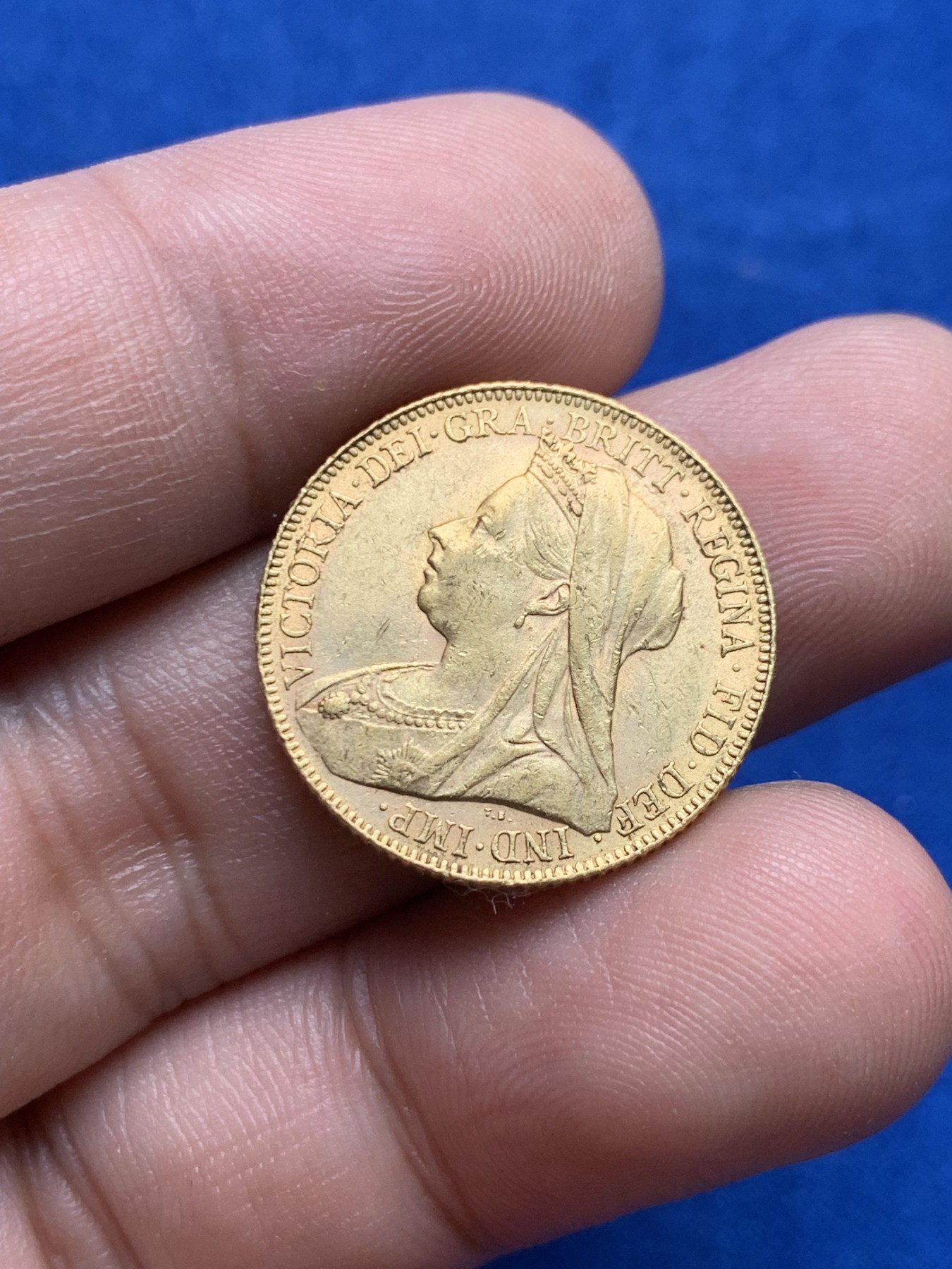 《竞宝斋》第205场-周日，周一 2场 (全场包邮) 英国1900年老维批纱马剑金币 8克金 细节状态都不错