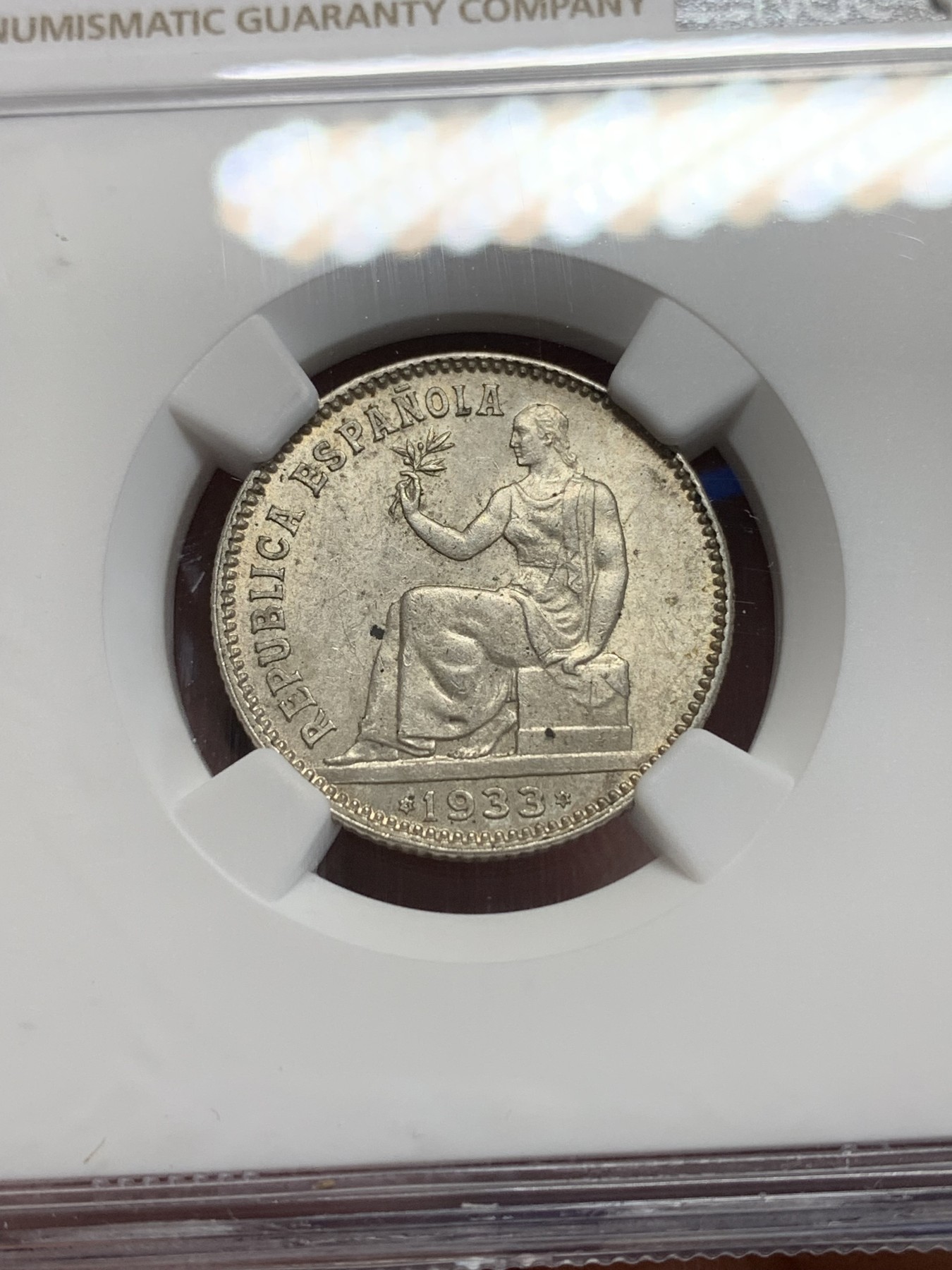 《竞宝斋》第205场-周日，周一 2场 (全场包邮) NGC-MS62 西班牙 1933年 内战版 1比塞塔拿花银币