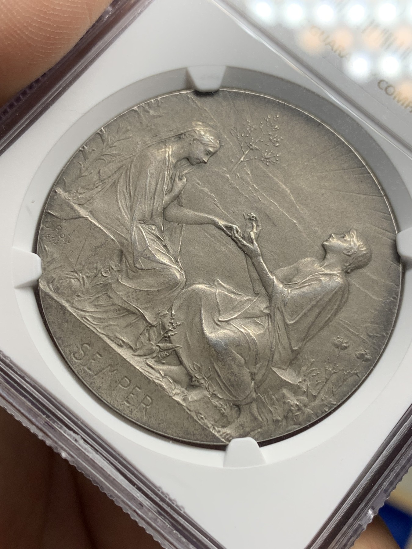 《竞宝斋》第205场-周日，周一 2场 (全场包邮) NGC-MS62 法国1913年结婚银章，罗蒂经典作品“永恒的爱”，很少见的背面未刻字使用，状态极佳，非常适合结婚送礼个人收藏