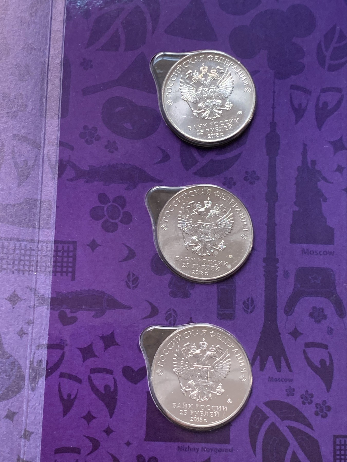 《竞宝斋》第205场-周日，周一 2场 (全场包邮) 2本一起 俄罗斯 2018年 世界杯 纪念杯纪念套装 每册含1张纪念钞，6枚纪念币 设计好，可收藏