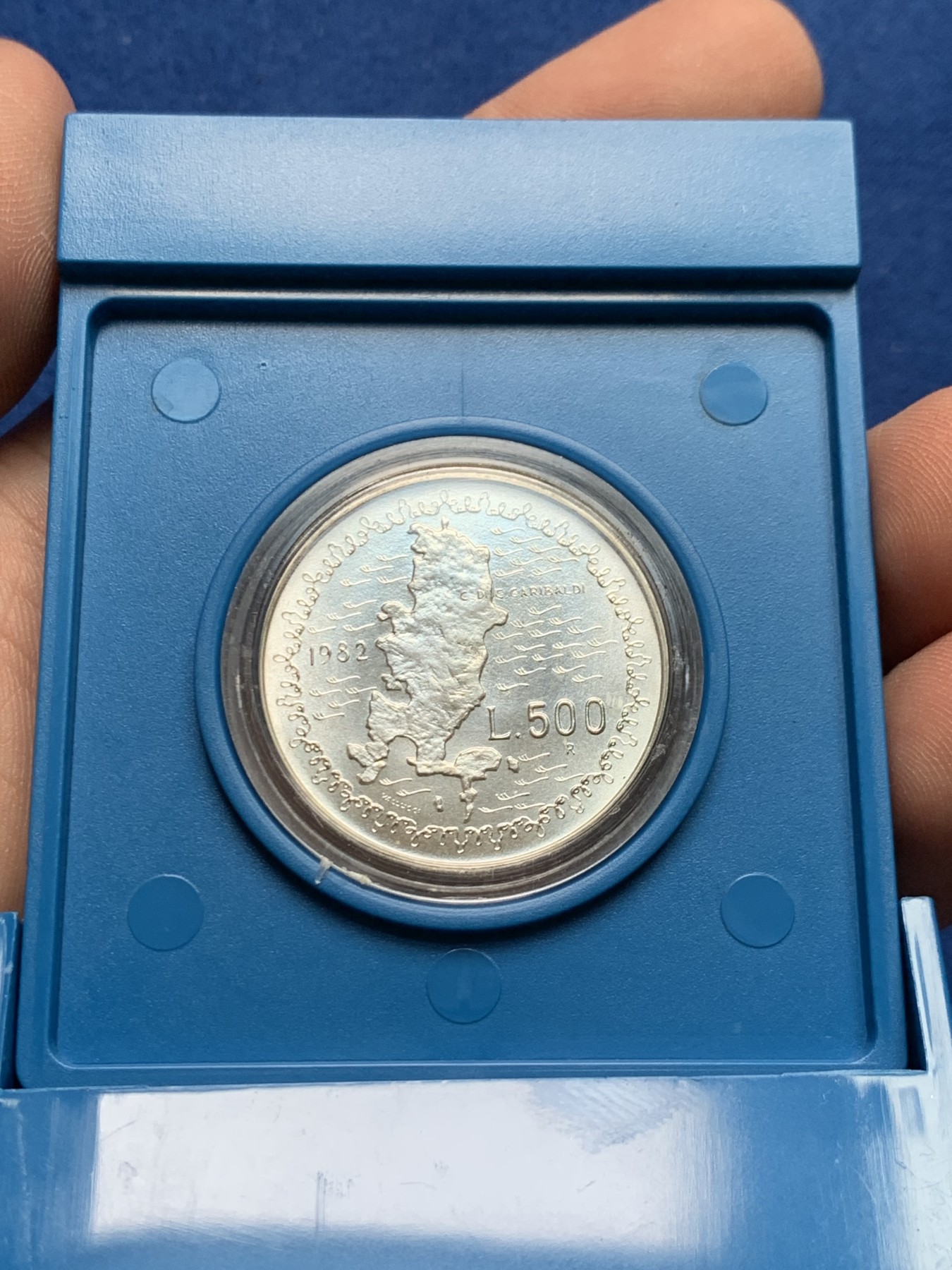 《竞宝斋》第205场-周日，周一 2场 (全场包邮) 盒装 1982年意大利副首相朱塞佩•加里波第逝世100周年纪念 全新500里拉银币