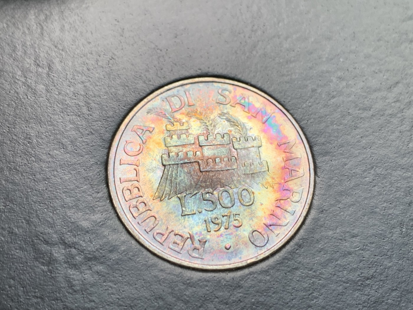 《竞宝斋》第205场-周日，周一 2场 (全场包邮) 卡装 圣马力诺1975年500里拉银币 包浆五彩美品