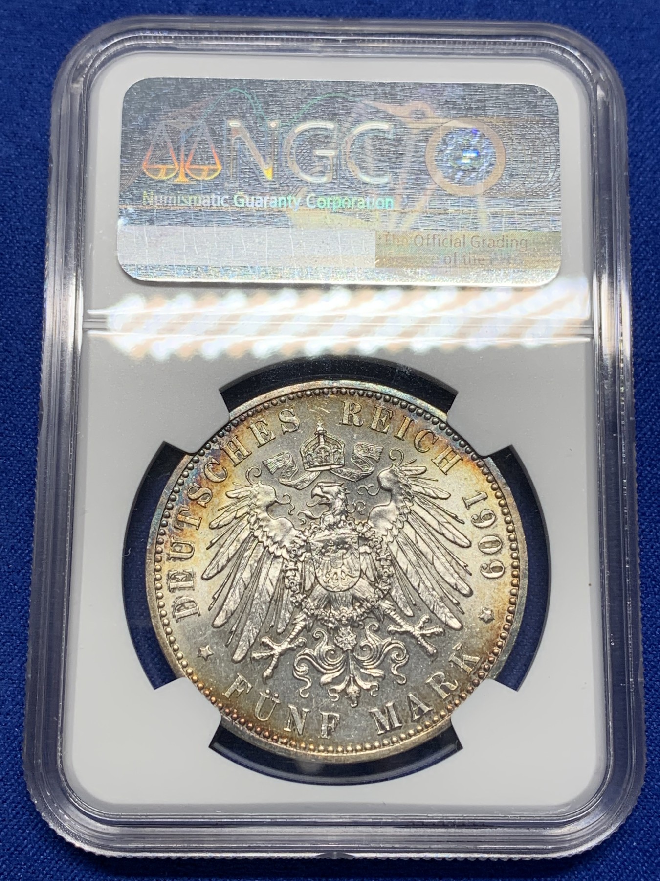 《竞宝斋》第205场-周日，周一 2场 (全场包邮) NGC-MS64+  德国1909年萨克森-莱比锡大学500年纪念币 5马克银币 镜面底板 周围环彩 车轮光明显