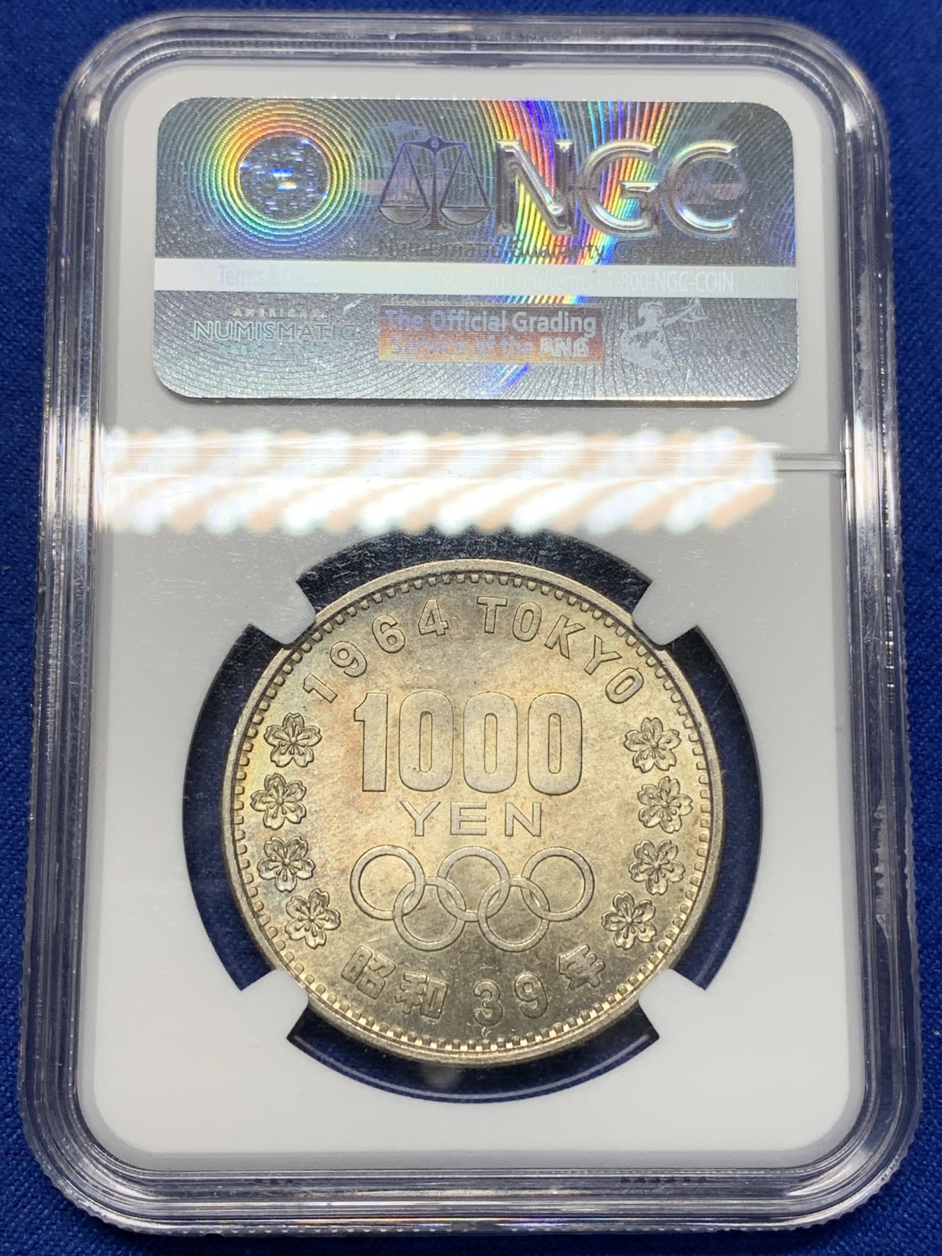 《竞宝斋》第205场-周日，周一 2场 (全场包邮) NGC MS66 1964年日本1000日元东京奥运会银币 双面金五彩 观感一流 分数也好