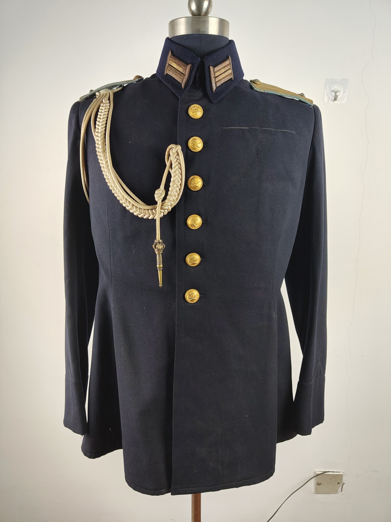 全场0元起拍 第99期 咸鱼国勋章拍卖专场 10月15日（周日）下午6：00开始 原品ww2保加利亚m36型陆军炮兵礼服上衣胸围100 肩宽46 衣长75 袖长61 领围41
