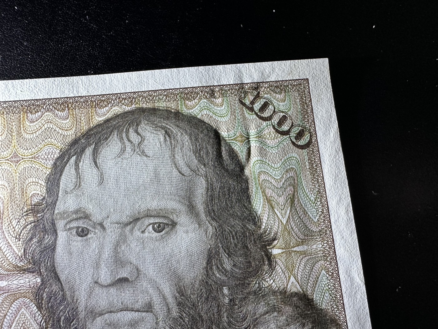 《外钞收藏家》第三百三十一期 1980年德国1000马克舍那 全新UNC 荧光完美 测光如图 一个小压印外 基本没问题