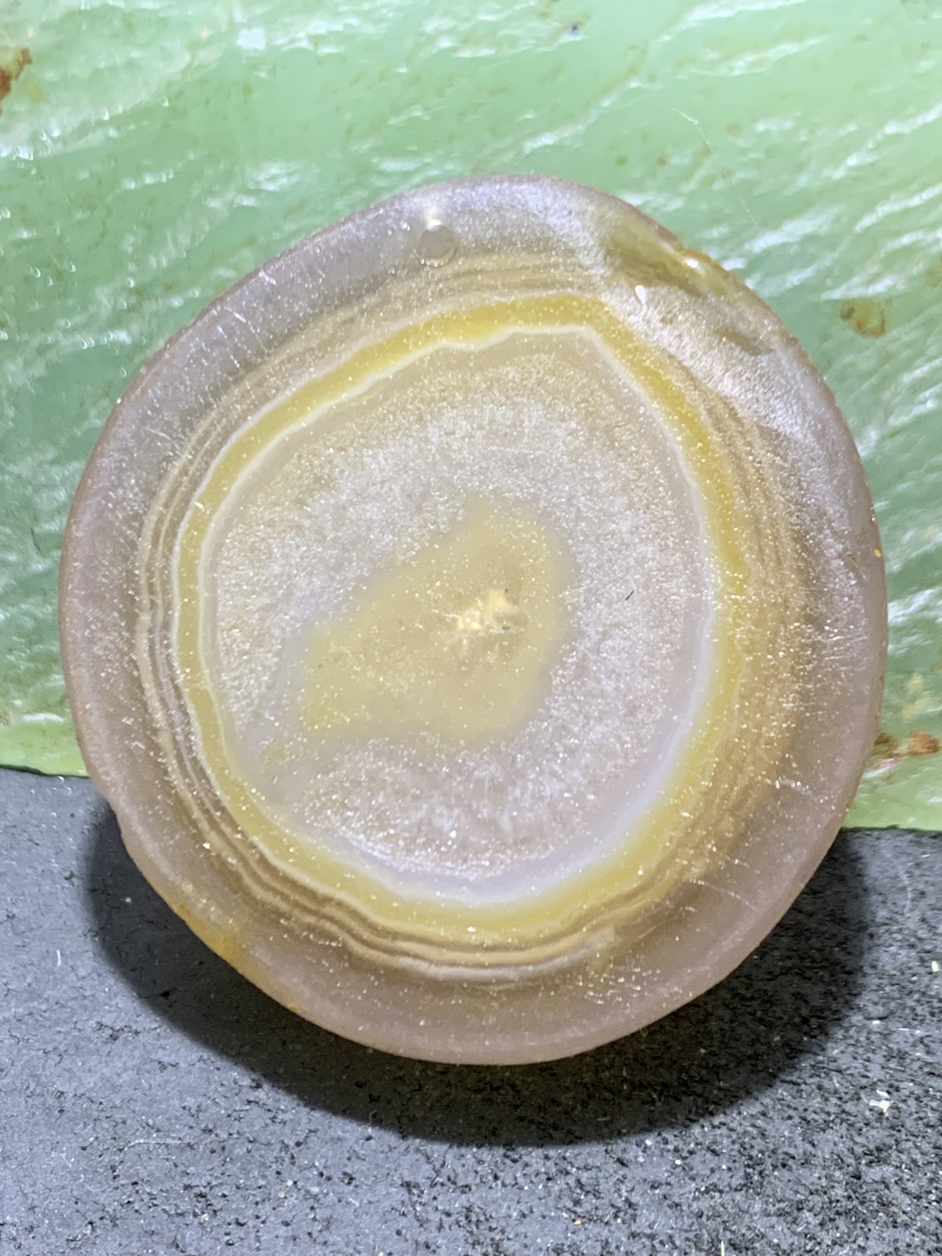 精美原皮高玉化冻料蒙料战国红玛瑙手工影雕工艺一心向佛随形把件，吊坠一个，