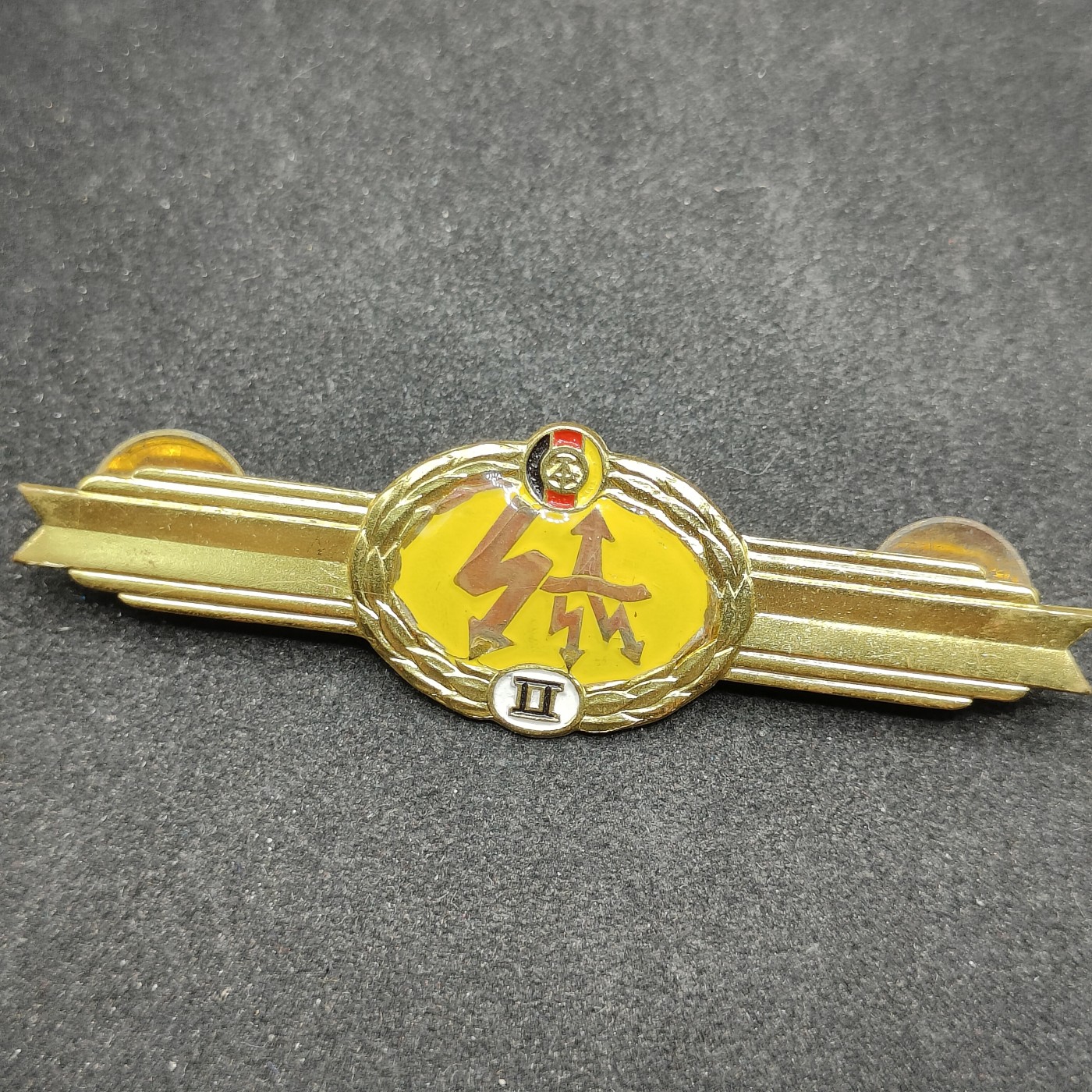 全场0元起拍 第99期 咸鱼国勋章拍卖专场 10月15日（周日）下午6：00开始 东德人民军通讯兵技能章