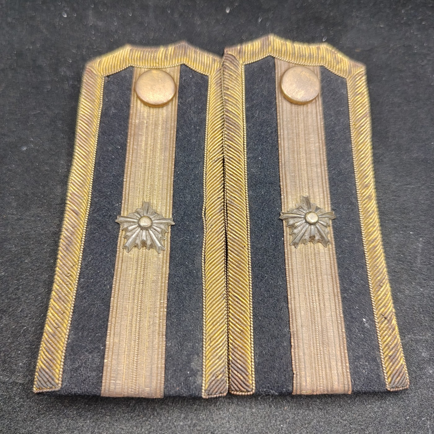 全场0元起拍 第99期 咸鱼国勋章拍卖专场 10月15日（周日）下午6：00开始 日本战前 警部肩章