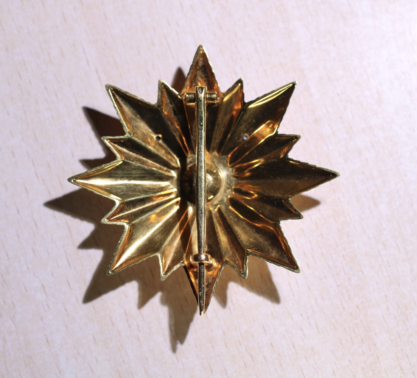 大猫徽章拍卖第234期  匈牙利一级国旗勋章 红宝石饰 非原盒