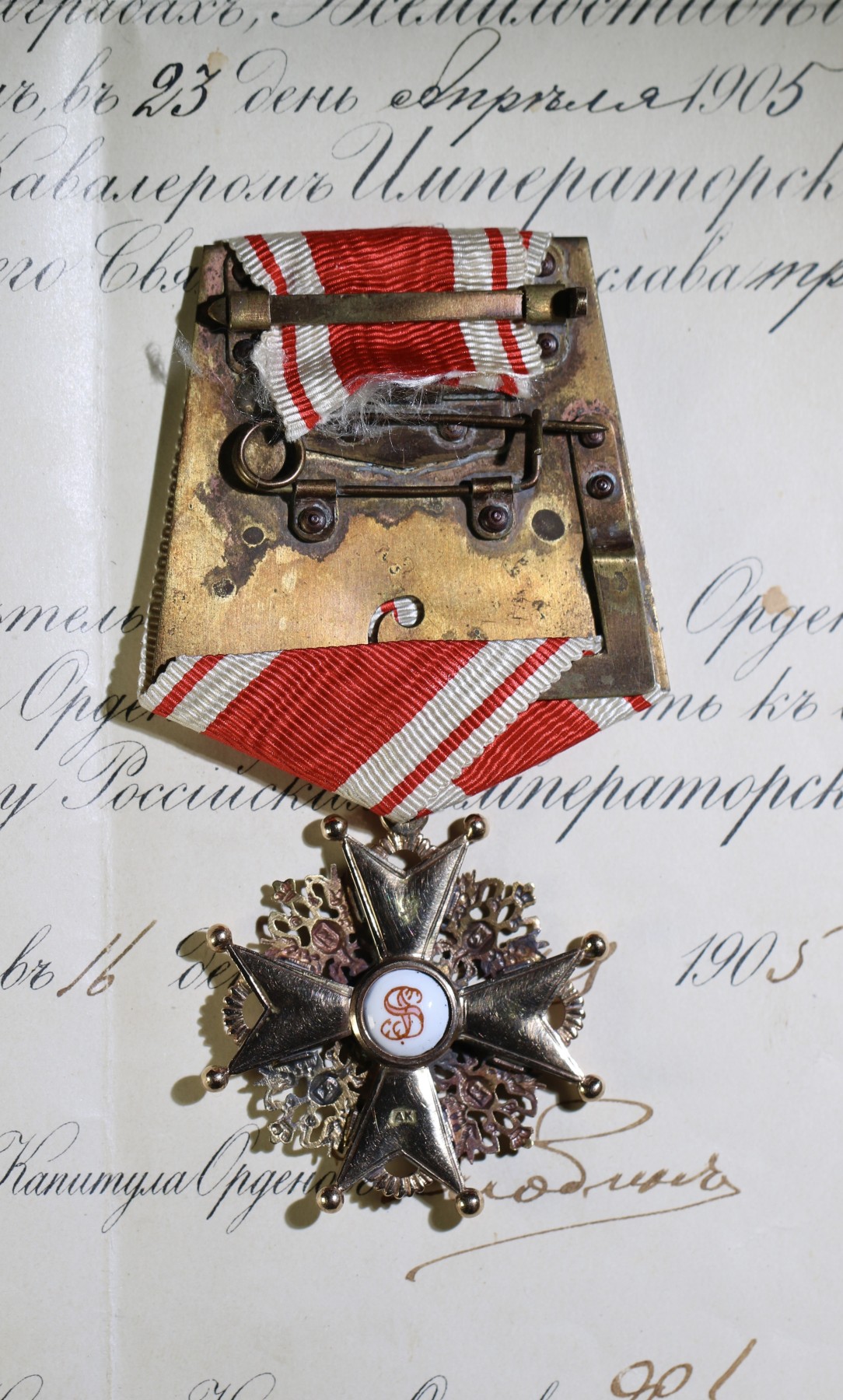 大猫徽章拍卖第234期  沙俄圣斯坦尼斯拉夫勋章 带证14K金 俄日奉天战役获得 阿尔伯特-凯贝尔厂20世纪早期作品，上面打有56戳和帝国双头鹰戳