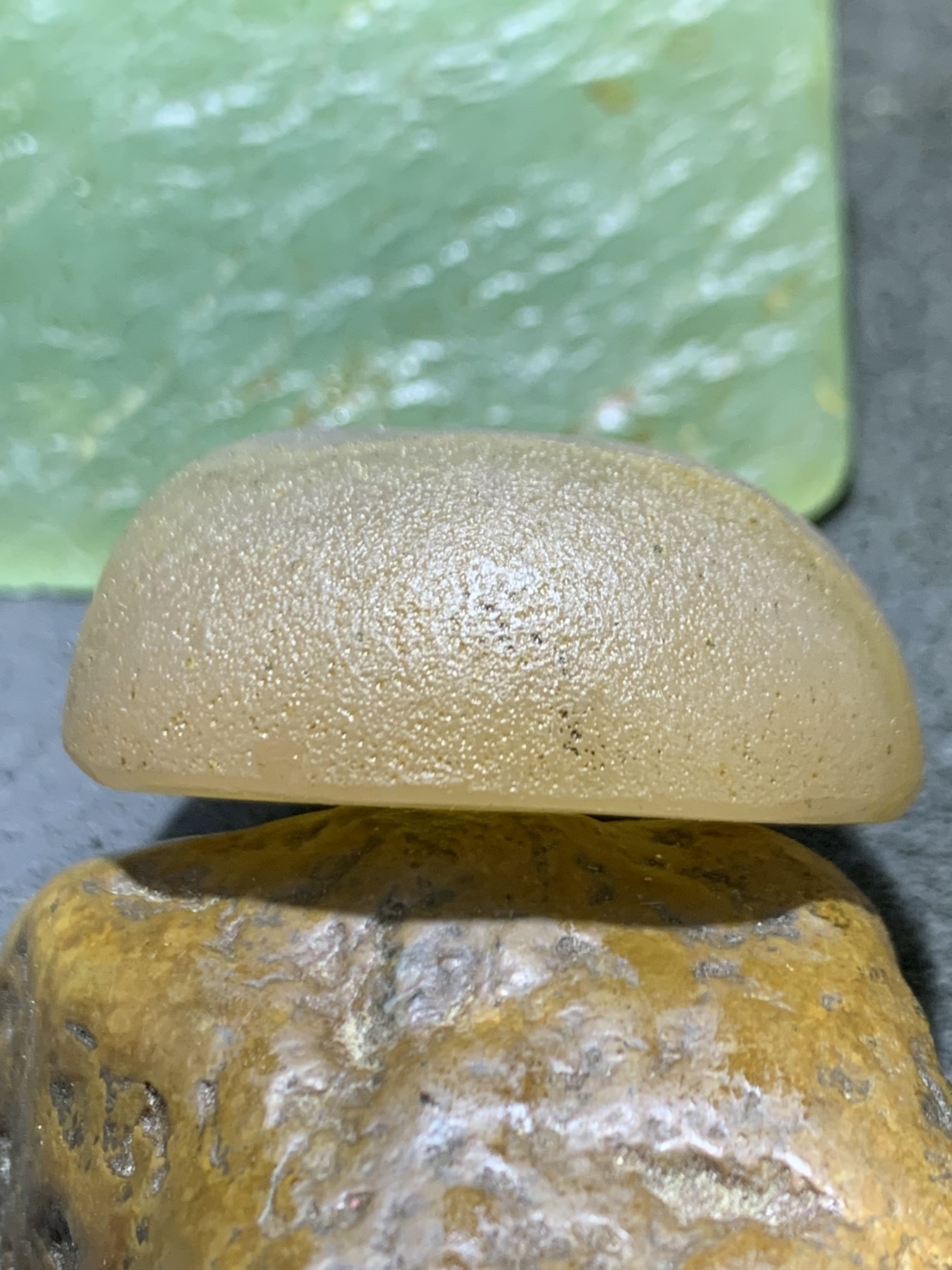 精美原皮高玉化冻料蒙料战国红玛瑙手工影雕工艺一心向佛随形把件，吊坠一个，