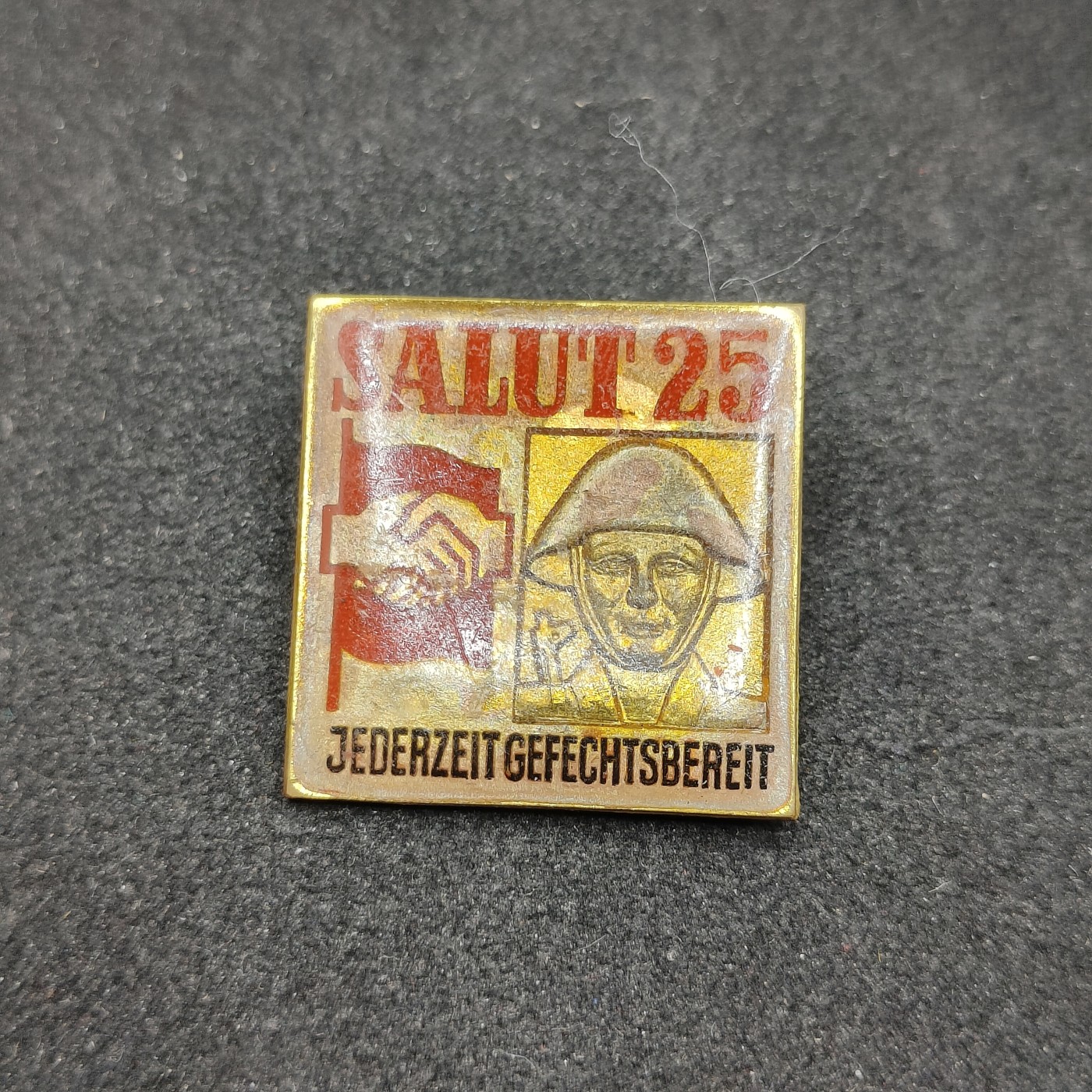 全场0元起拍 第99期 咸鱼国勋章拍卖专场 10月15日（周日）下午6：00开始 东德人民军纪念章