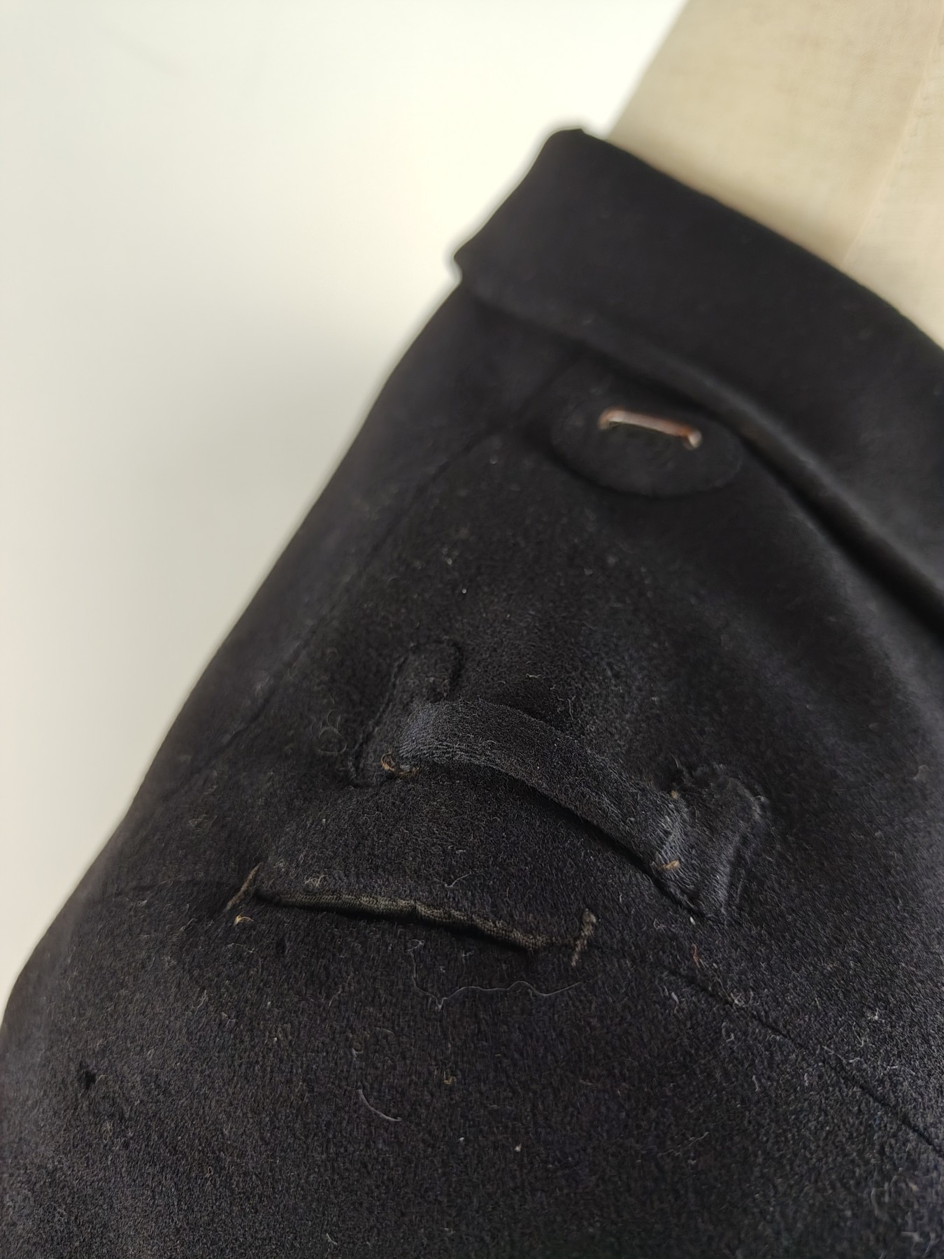 全场0元起拍 第99期 咸鱼国勋章拍卖专场 10月15日（周日）下午6：00开始 原品日本ww2时期，海军參謀少佐通常礼服 带饰绪孔 带肩章（肩章非原配）胸围102 肩宽44 衣长94 袖长54