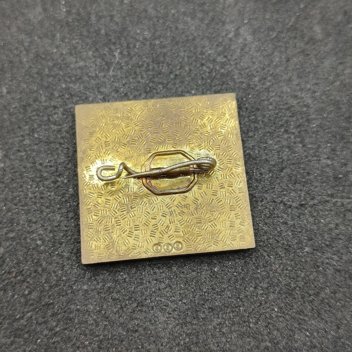 全场0元起拍 第99期 咸鱼国勋章拍卖专场 10月15日（周日）下午6：00开始 东德人民军纪念章