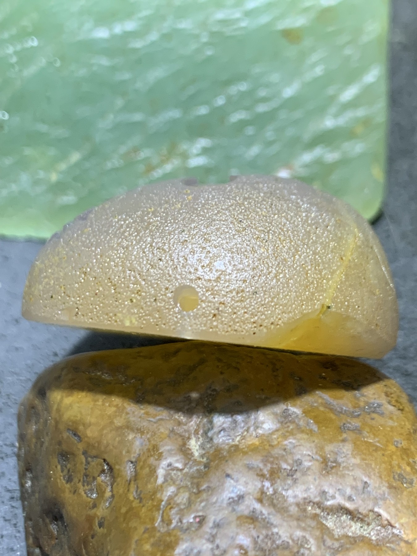 精美原皮高玉化冻料蒙料战国红玛瑙手工影雕工艺一心向佛随形把件，吊坠一个，