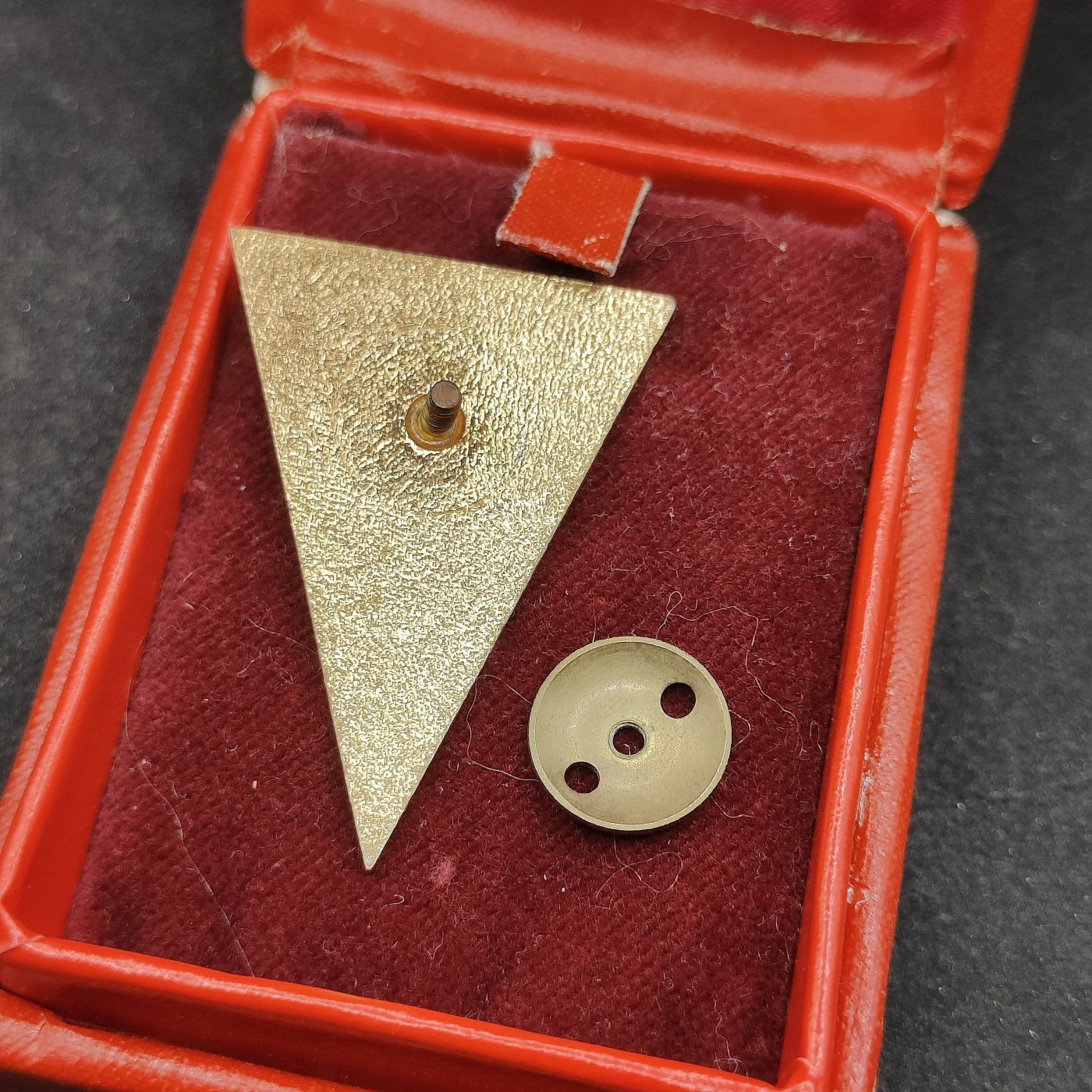 全场0元起拍 第99期 咸鱼国勋章拍卖专场 10月15日（周日）下午6：00开始 	东德人民军 高级军官/将官 早期珐琅版 恩格斯军事学院 毕业证章带盒