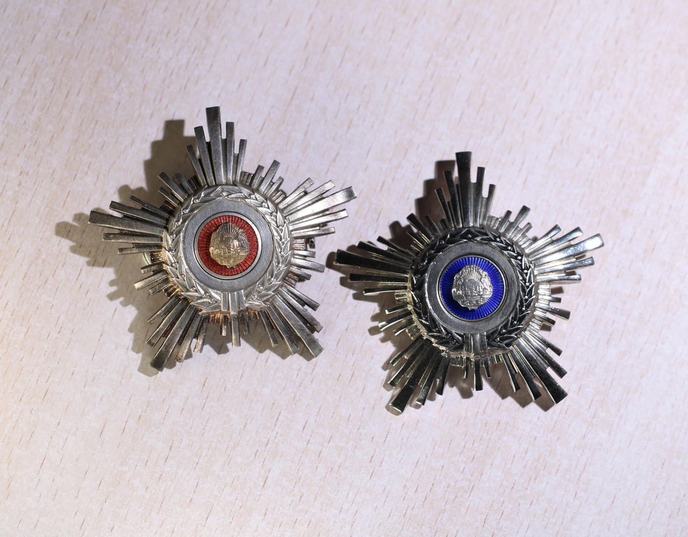 大猫徽章拍卖第234期  罗马尼亚之星勋章一组