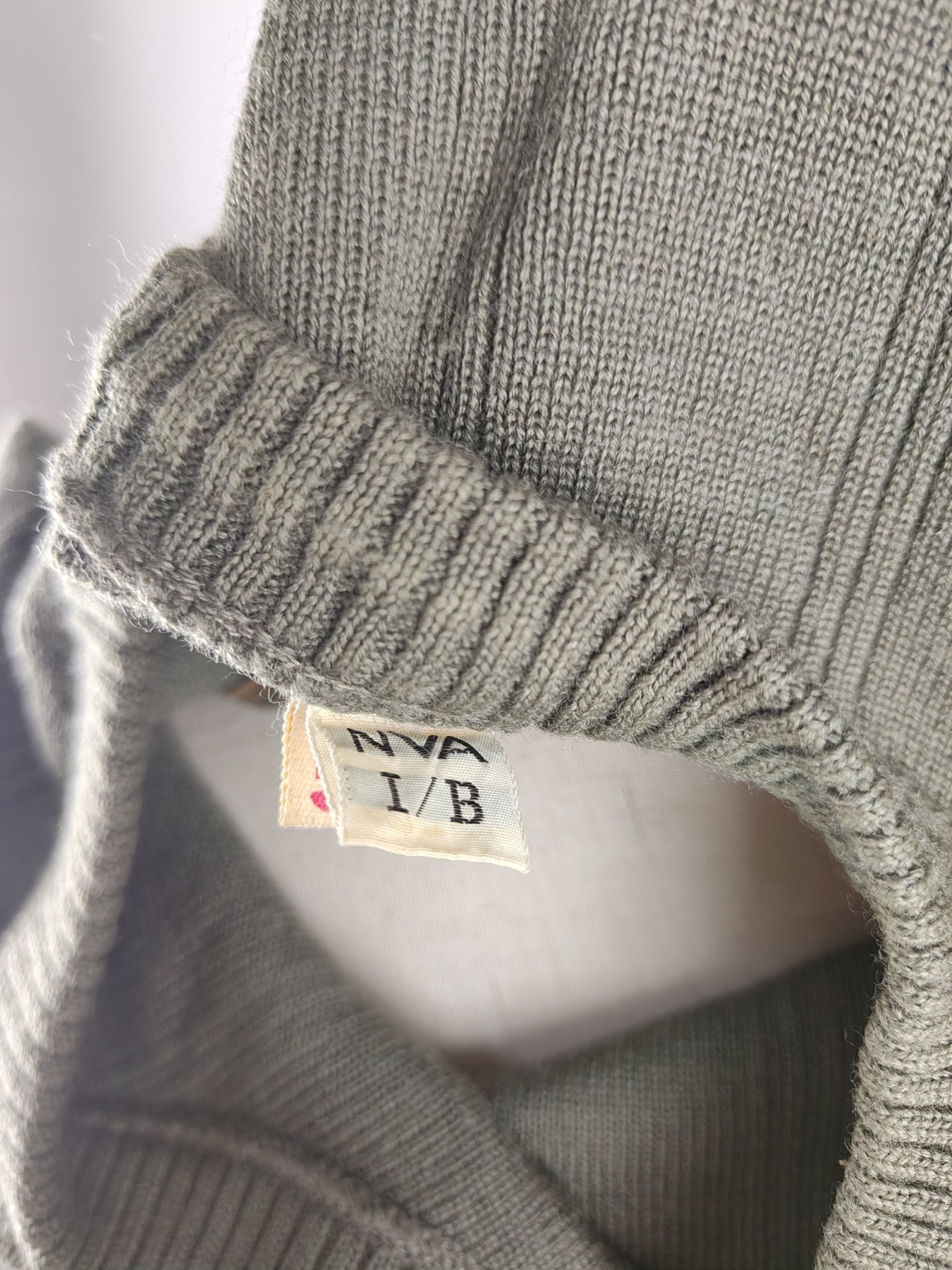 全场0元起拍 第99期 咸鱼国勋章拍卖专场 10月15日（周日）下午6：00开始 东德人民军军用毛衣 胸围114 肩宽48 衣长62 袖长59