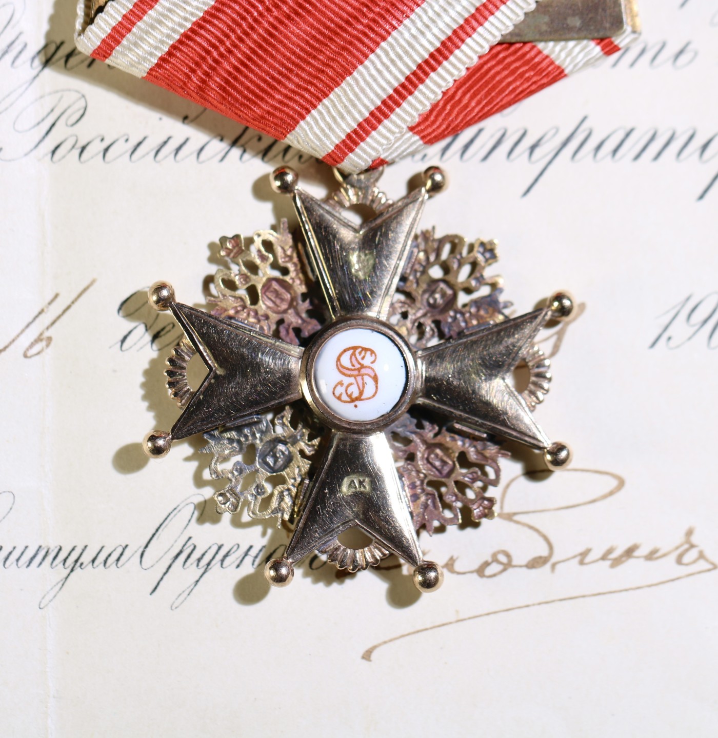 大猫徽章拍卖第234期  沙俄圣斯坦尼斯拉夫勋章 带证14K金 俄日奉天战役获得 阿尔伯特-凯贝尔厂20世纪早期作品，上面打有56戳和帝国双头鹰戳