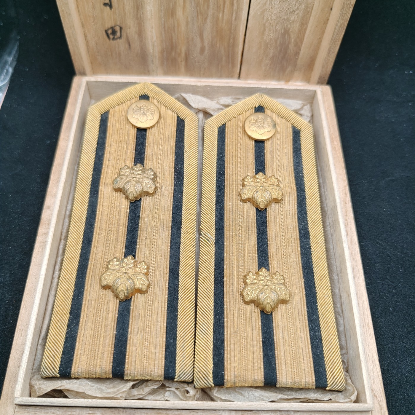 全场0元起拍 第99期 咸鱼国勋章拍卖专场 10月15日（周日）下午6：00开始 美品带盒 朝鲜总督府 奏任官肩章