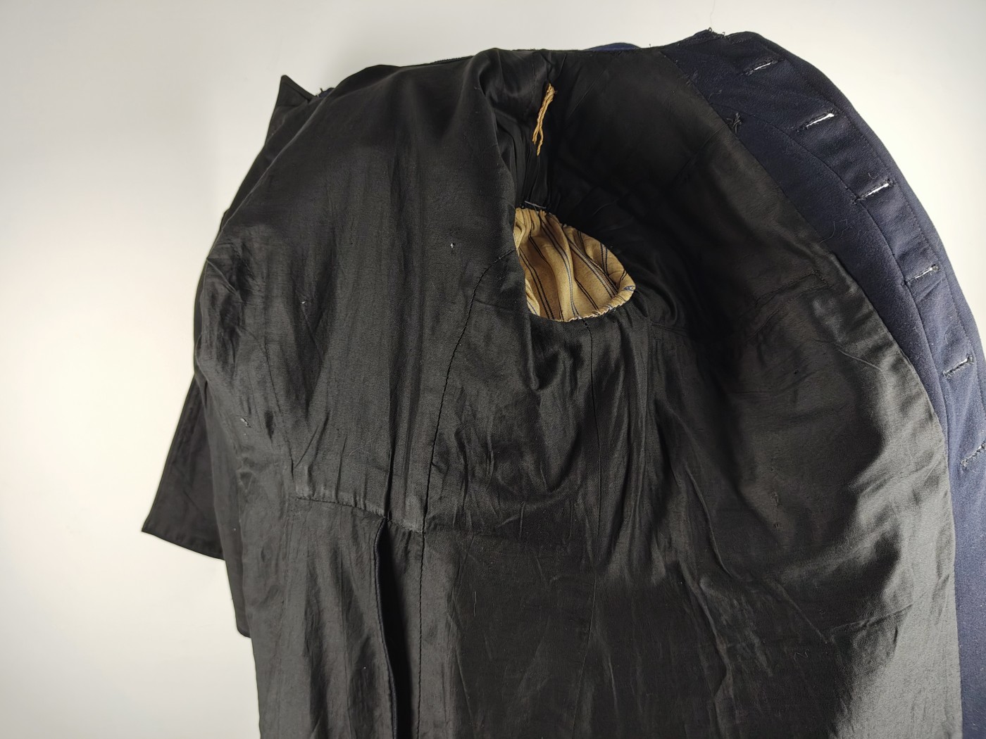 全场0元起拍 第99期 咸鱼国勋章拍卖专场 10月15日（周日）下午6：00开始 原品ww2保加利亚m36型陆军炮兵礼服上衣胸围100 肩宽46 衣长75 袖长61 领围41